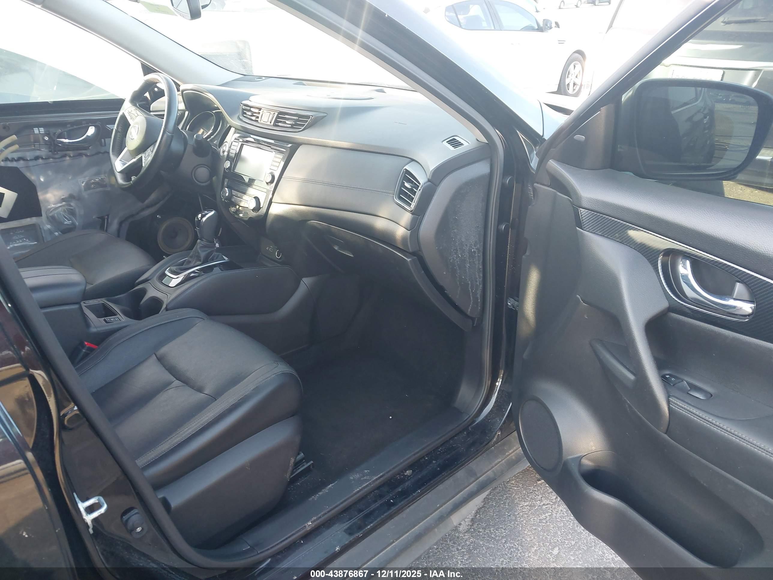 NISSAN ROGUE image 5