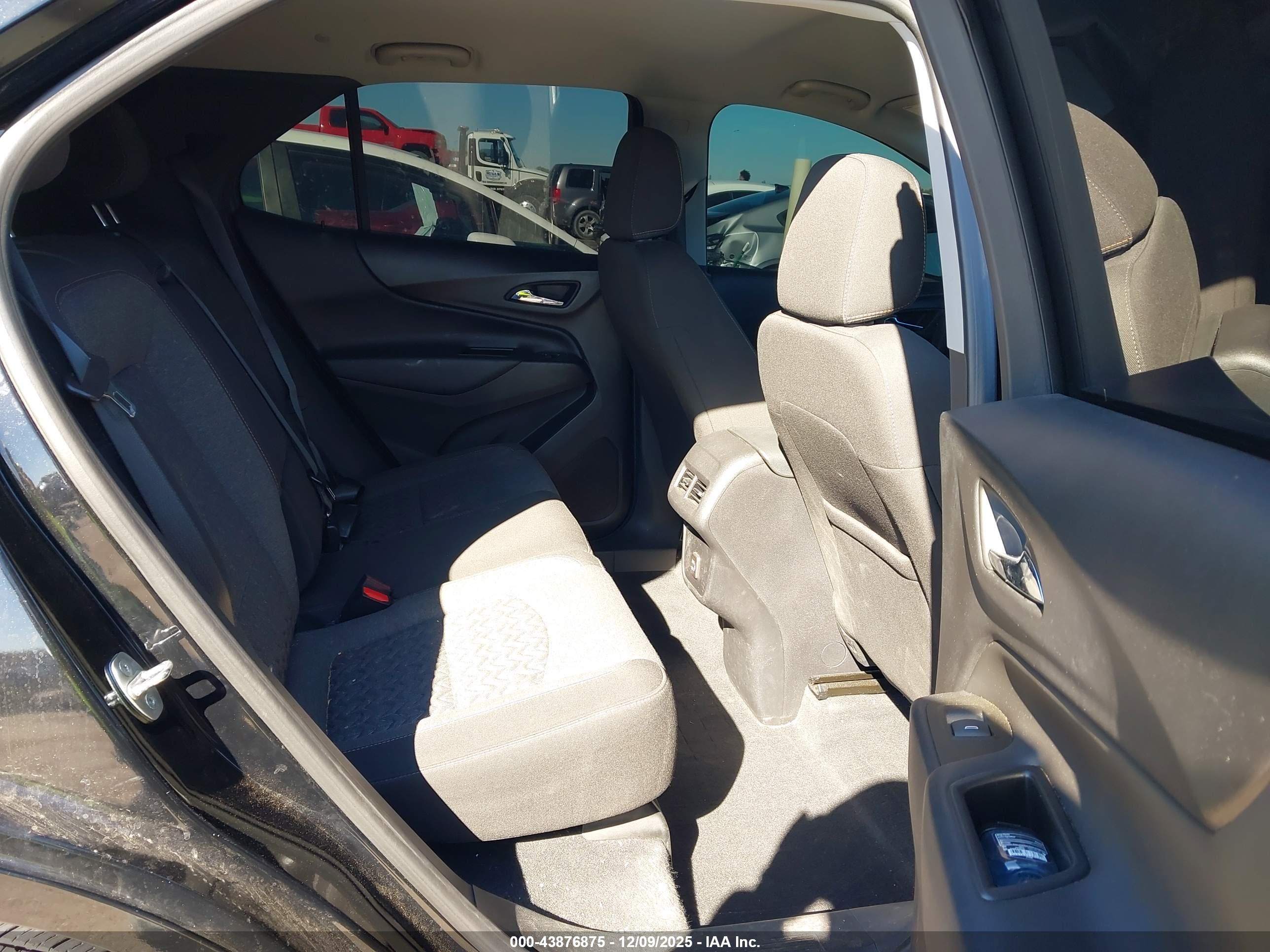 CHEVROLET EQUINOX image 8