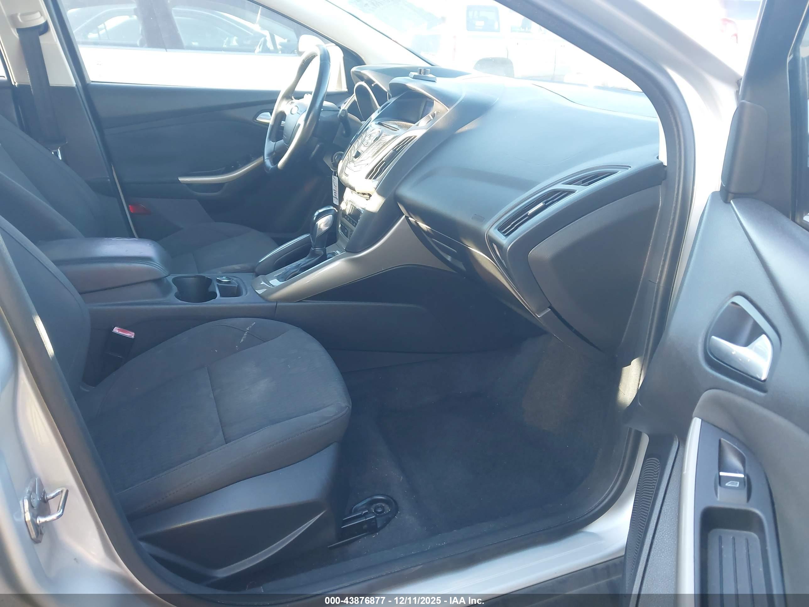 FORD FOCUS image 5
