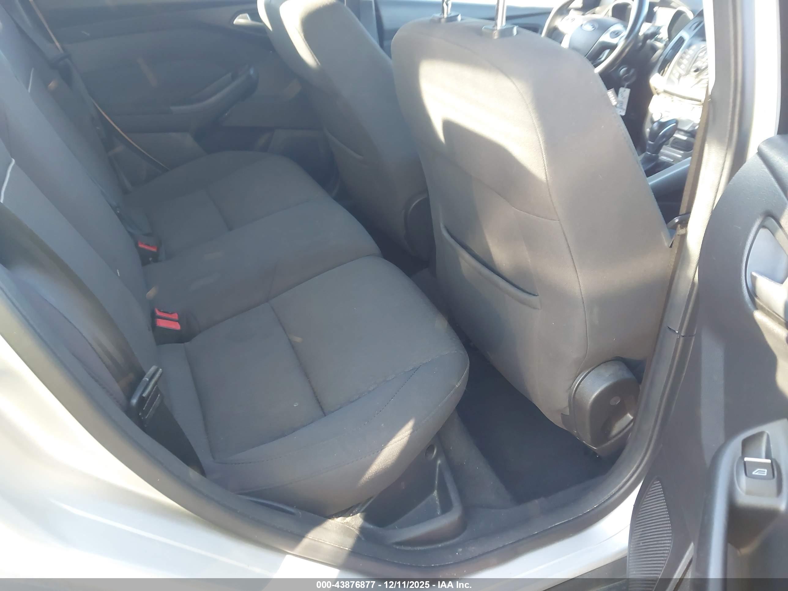 FORD FOCUS image 8
