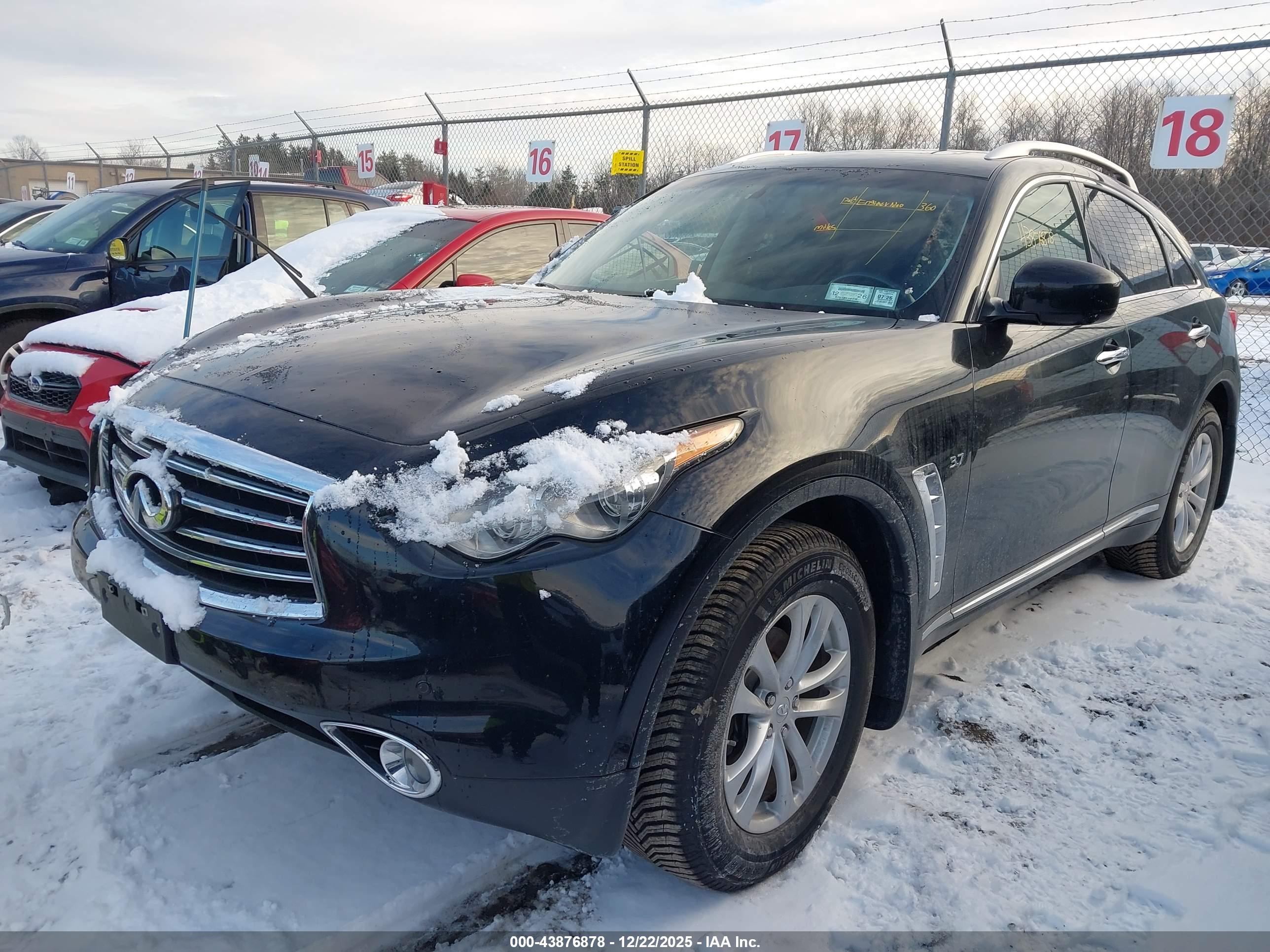 INFINITI QX70 image 2