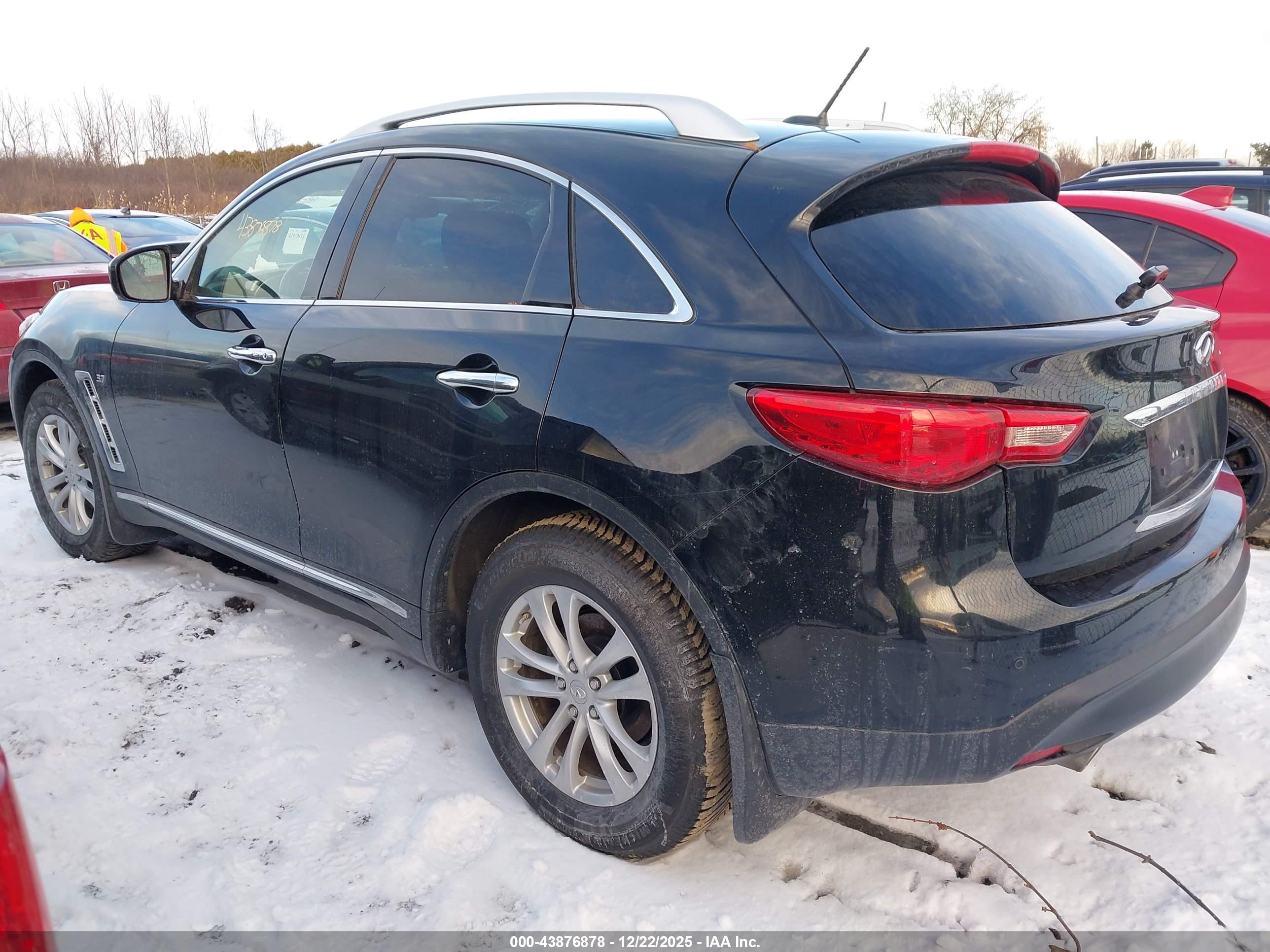 INFINITI QX70 image 3