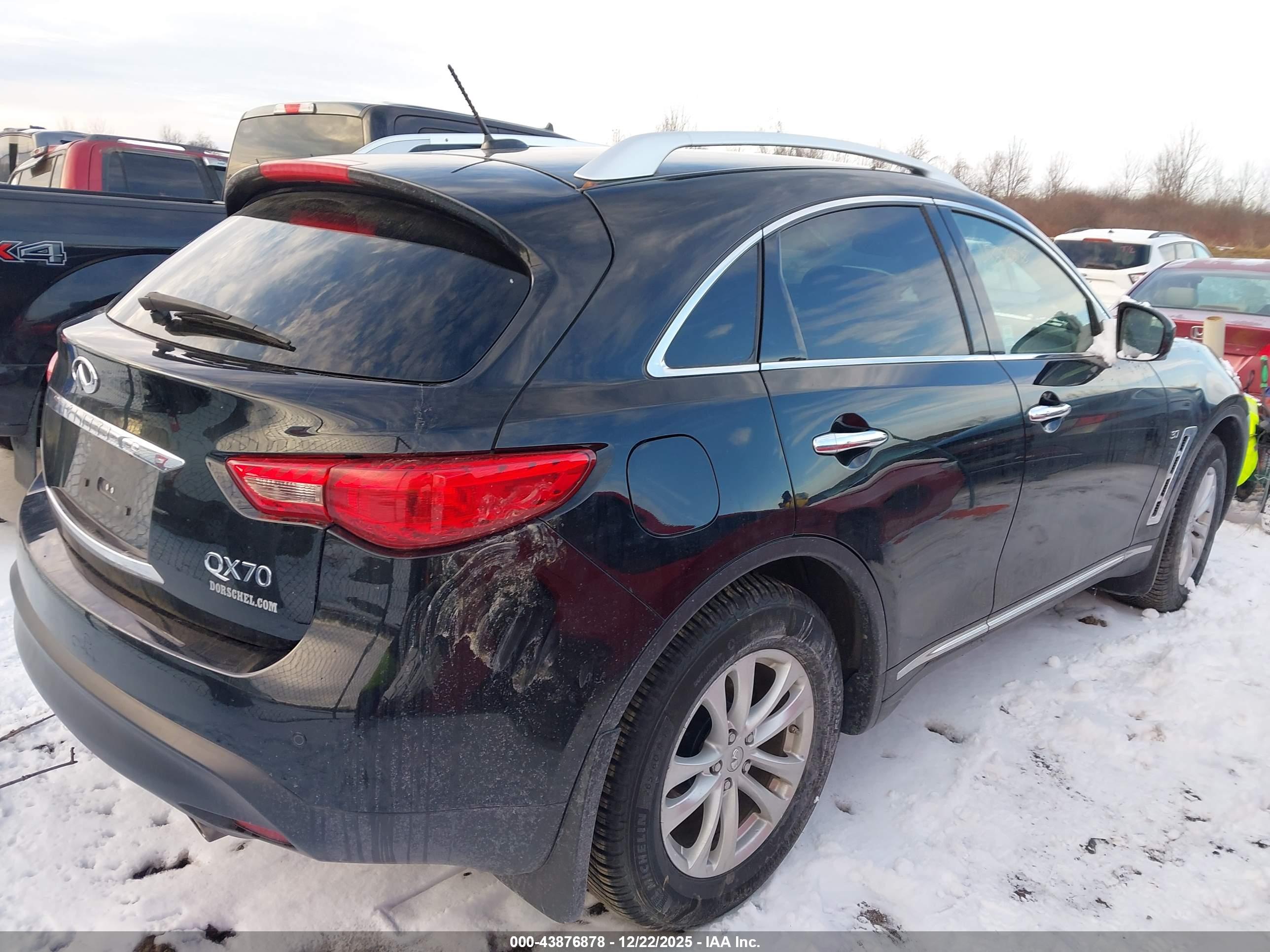 INFINITI QX70 image 4