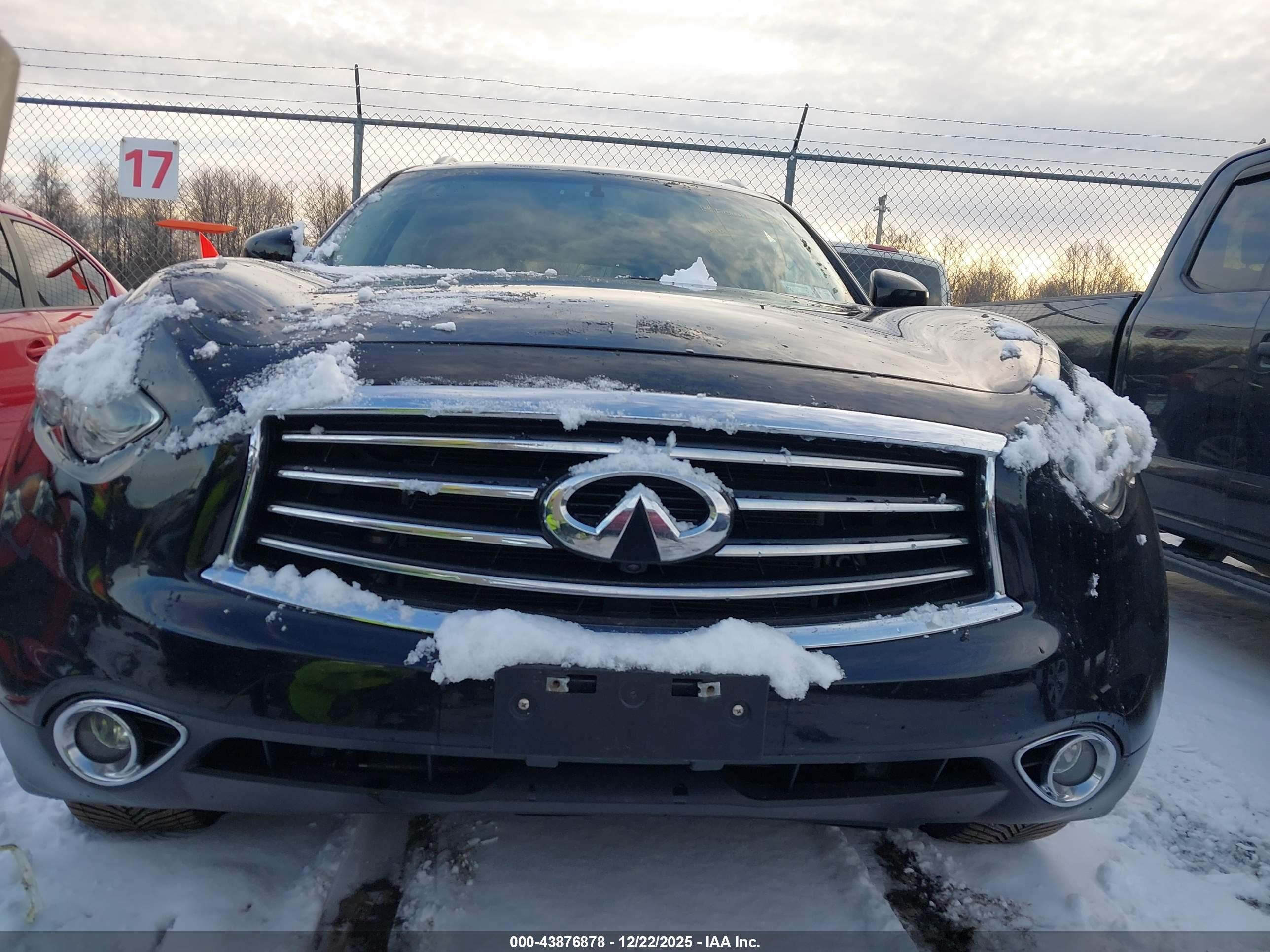 INFINITI QX70 image 6
