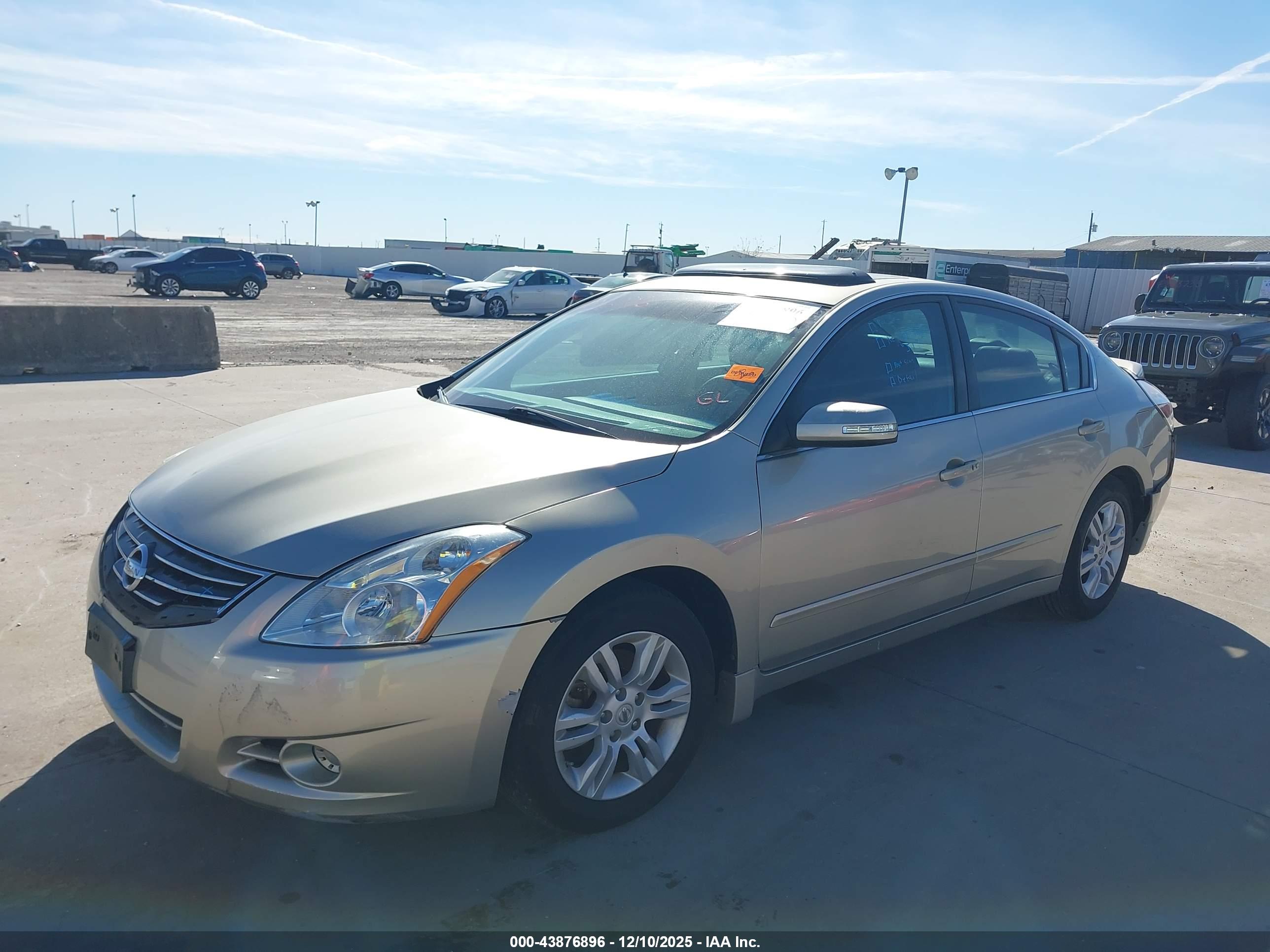 NISSAN ALTIMA image 2