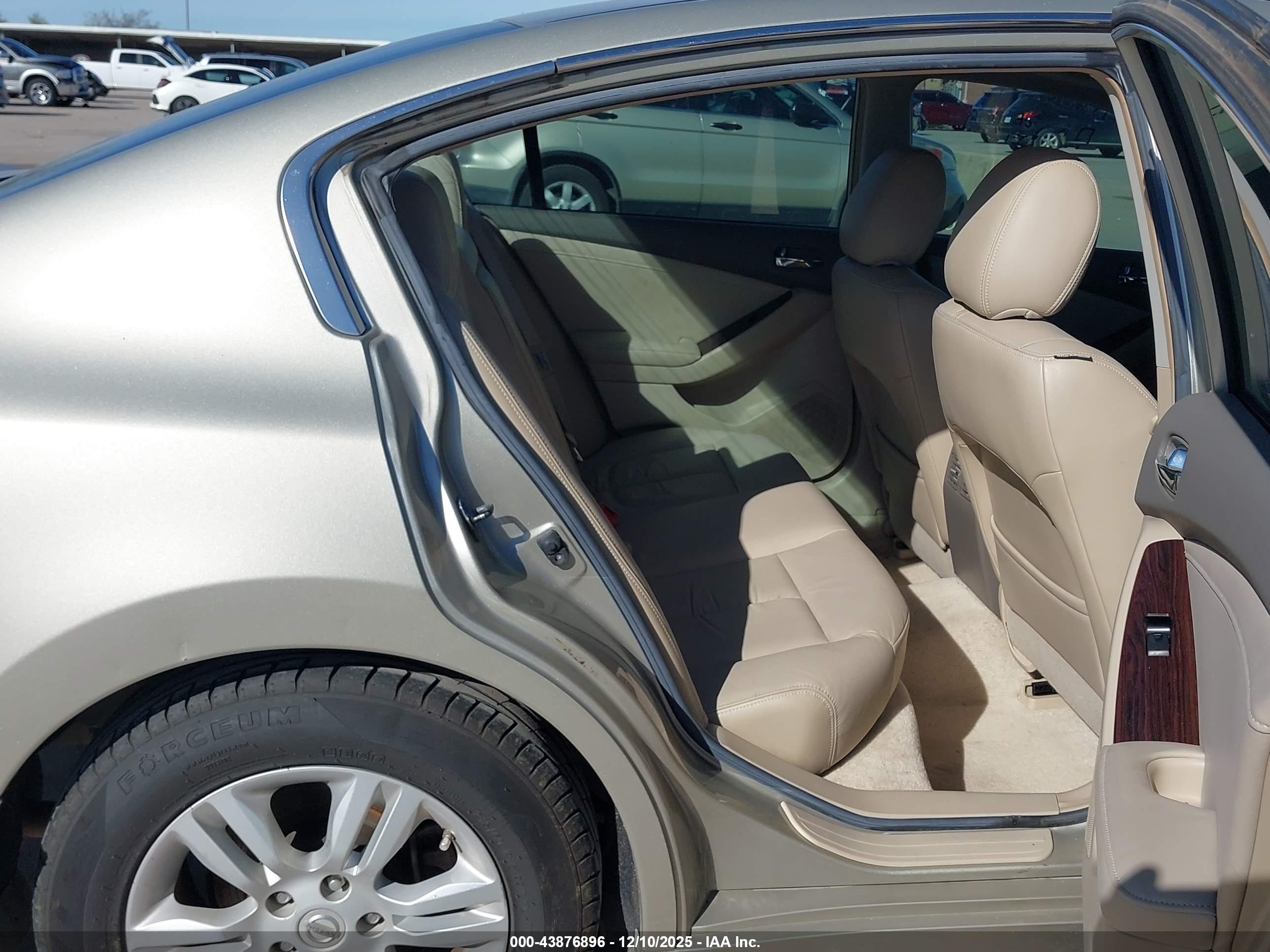 NISSAN ALTIMA image 8