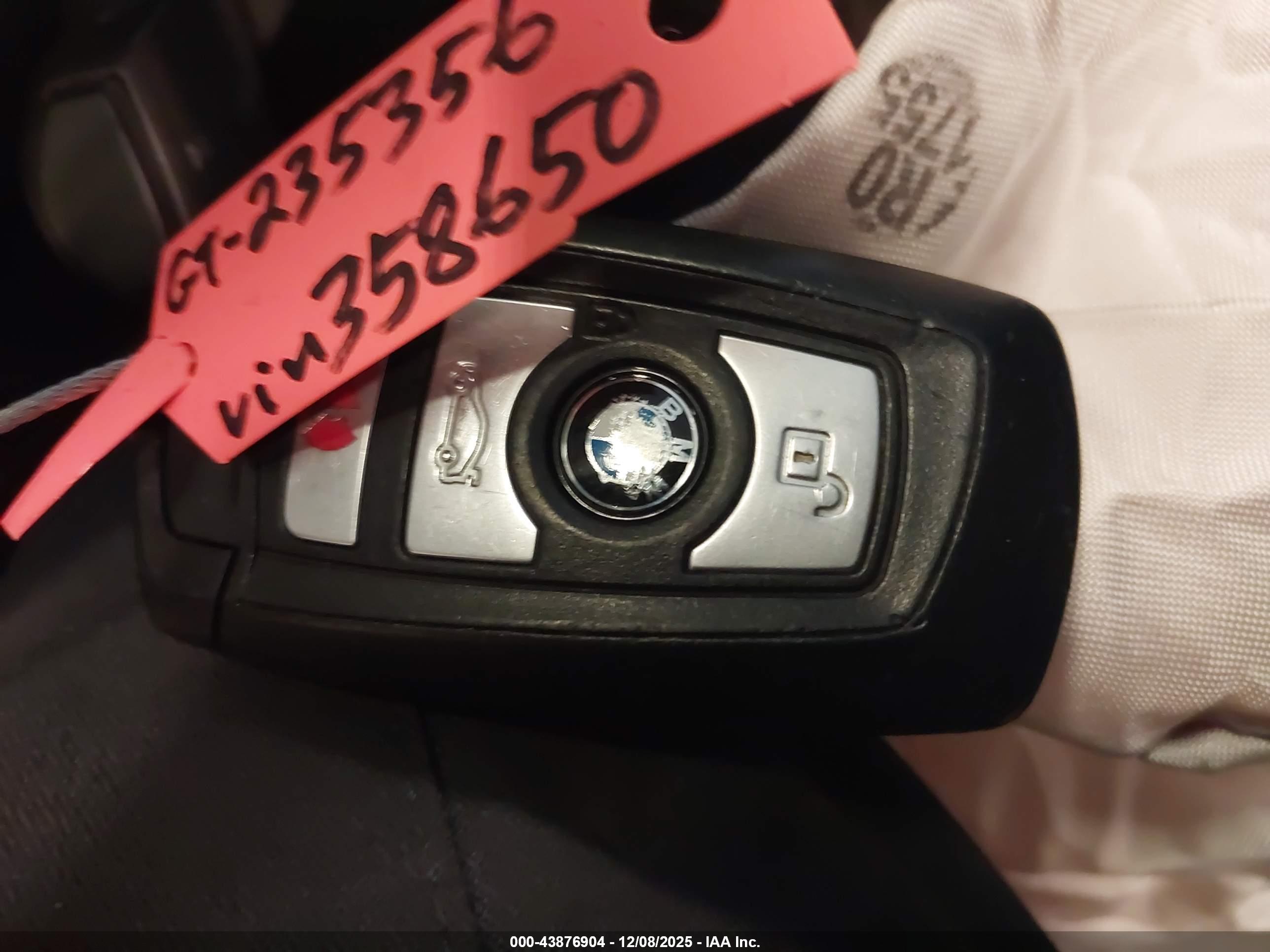 BMW 320I image 11