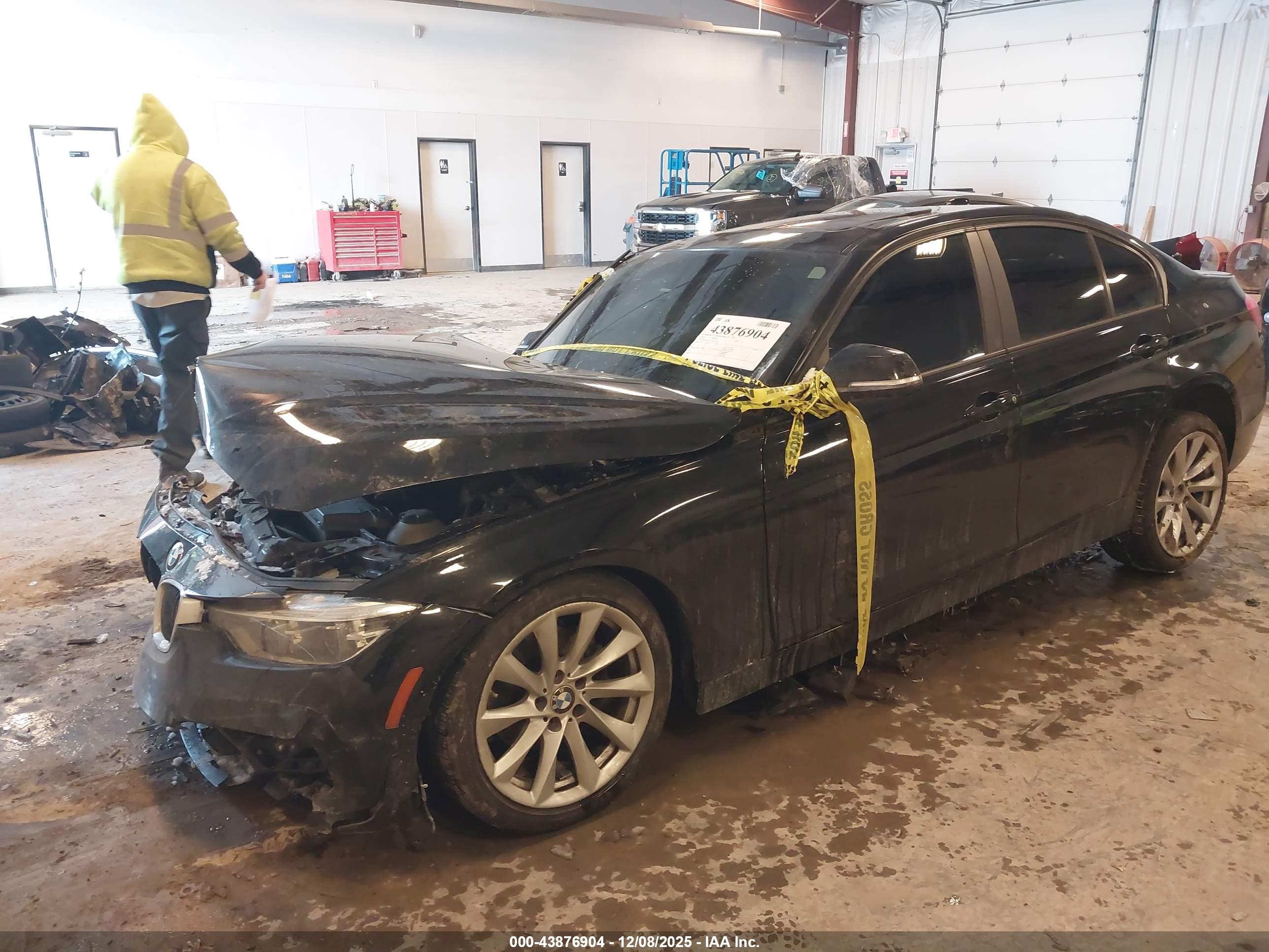 BMW 320I image 2