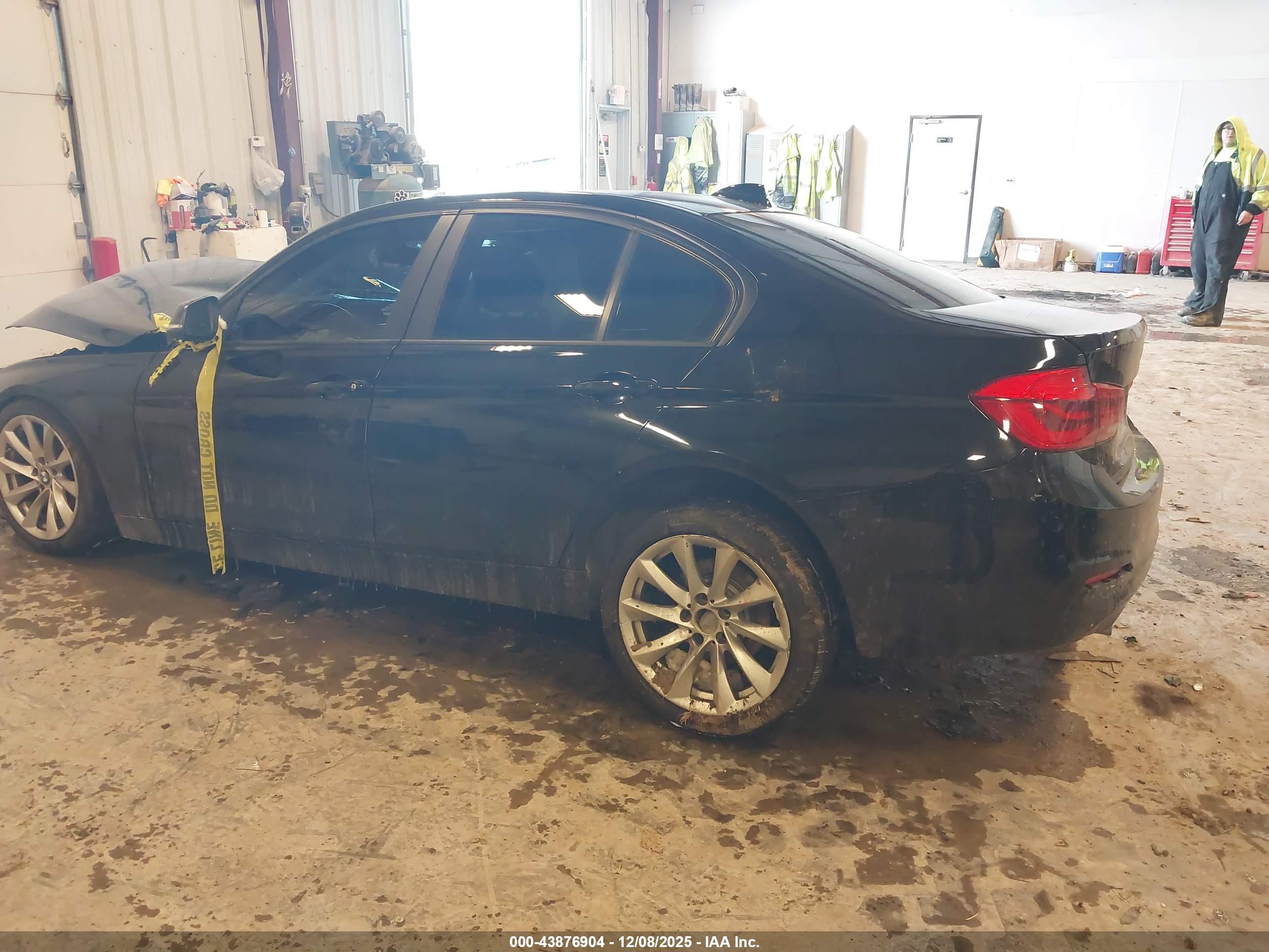 BMW 320I image 3