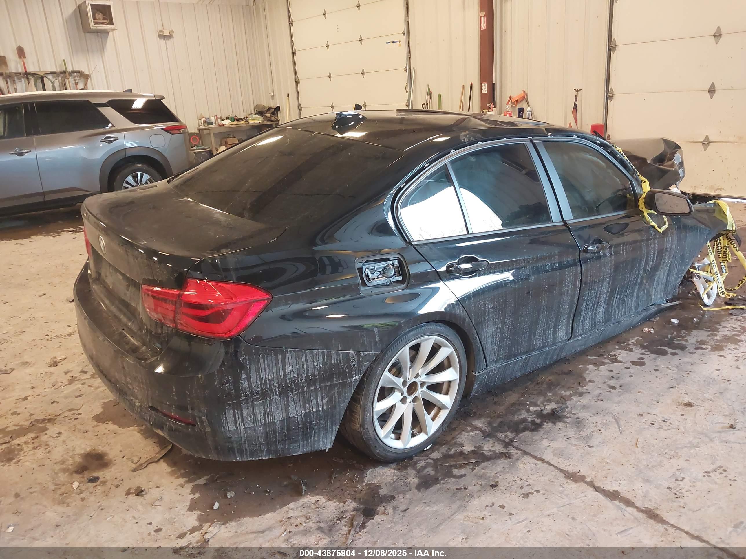 BMW 320I image 4