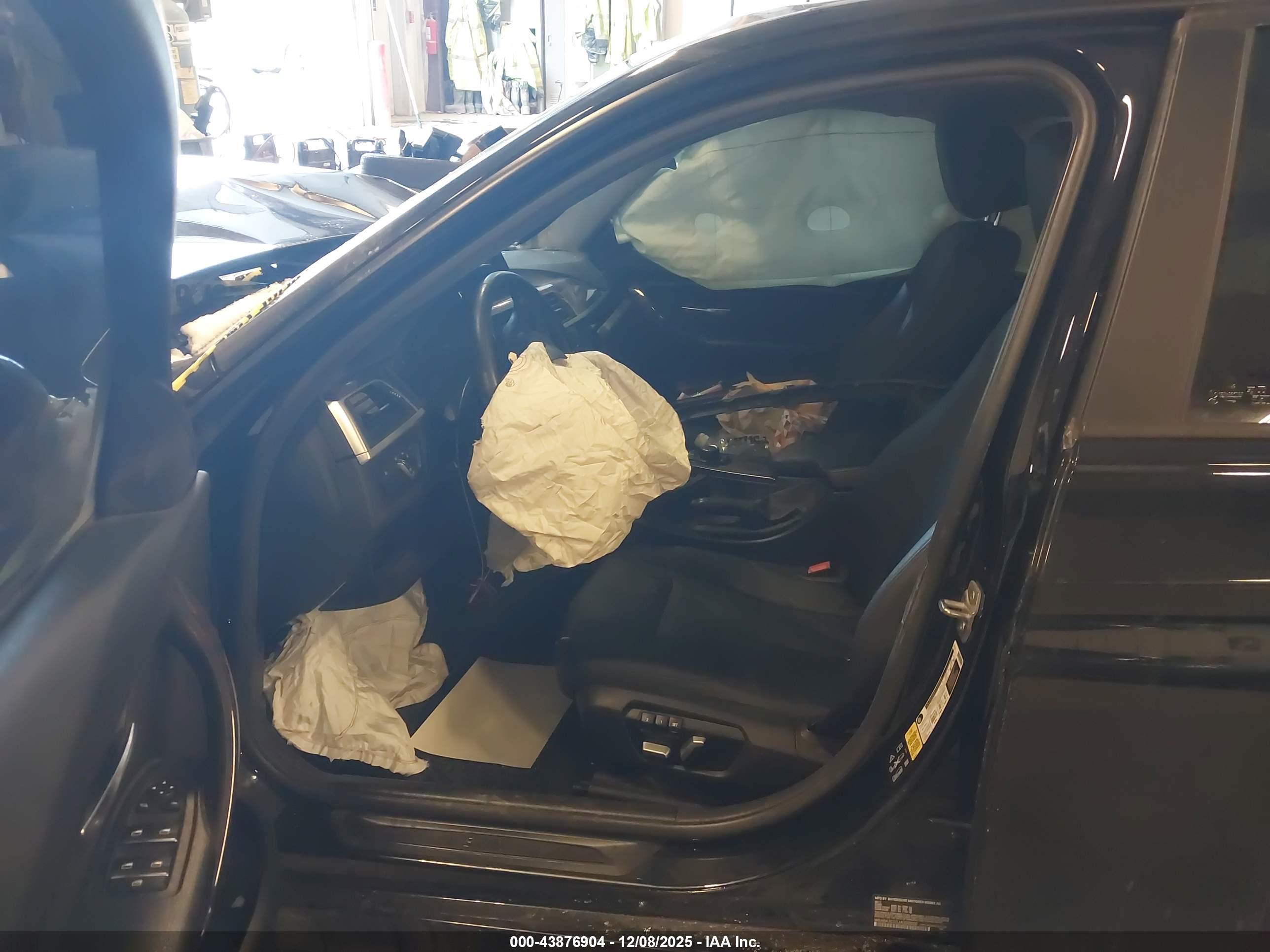 BMW 320I image 5