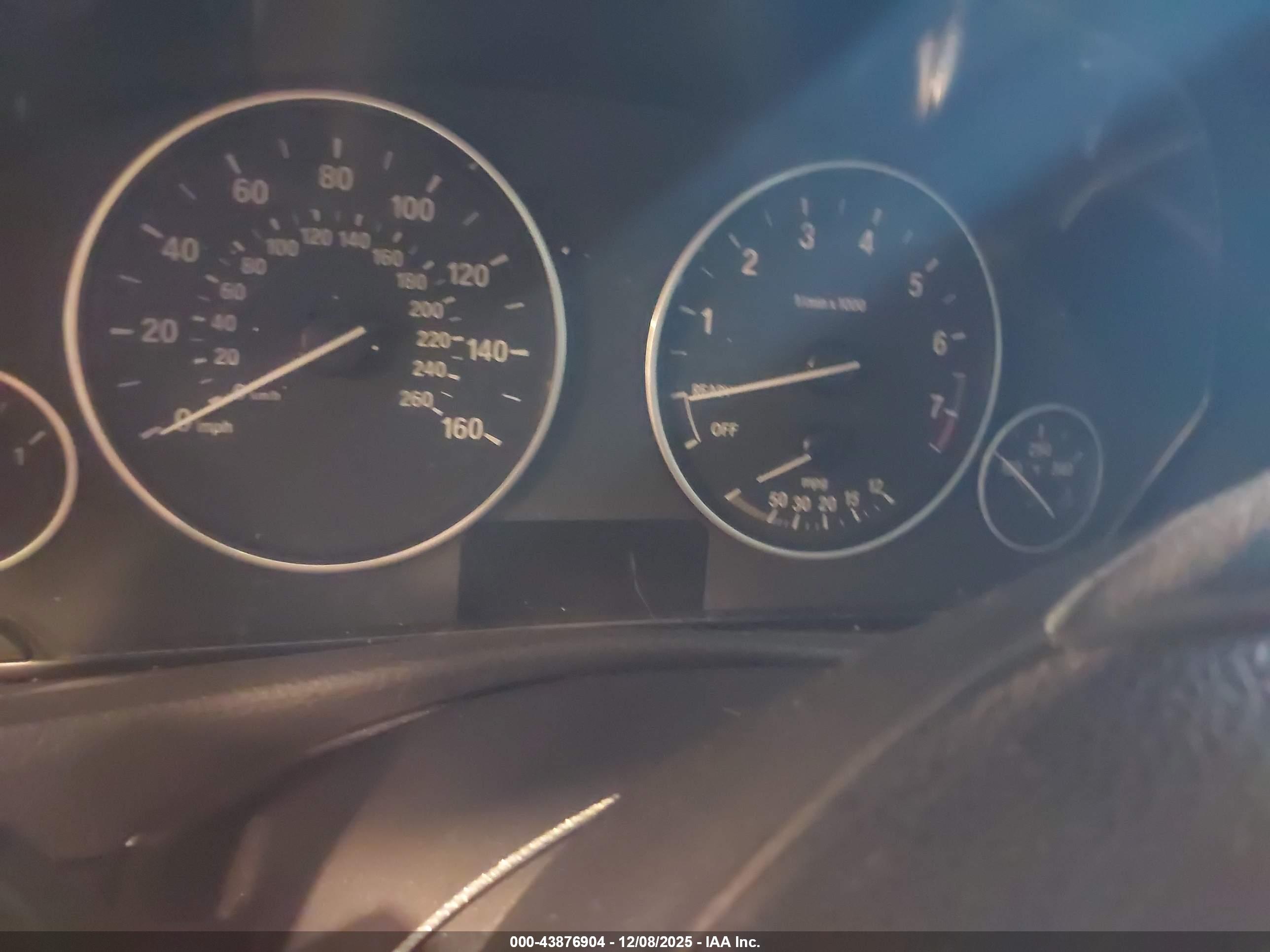 BMW 320I image 7