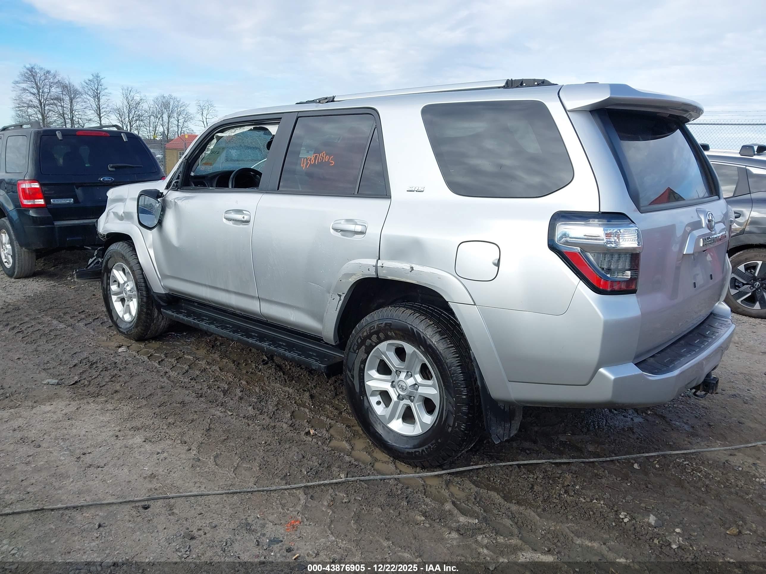 TOYOTA 4RUNNER image 3