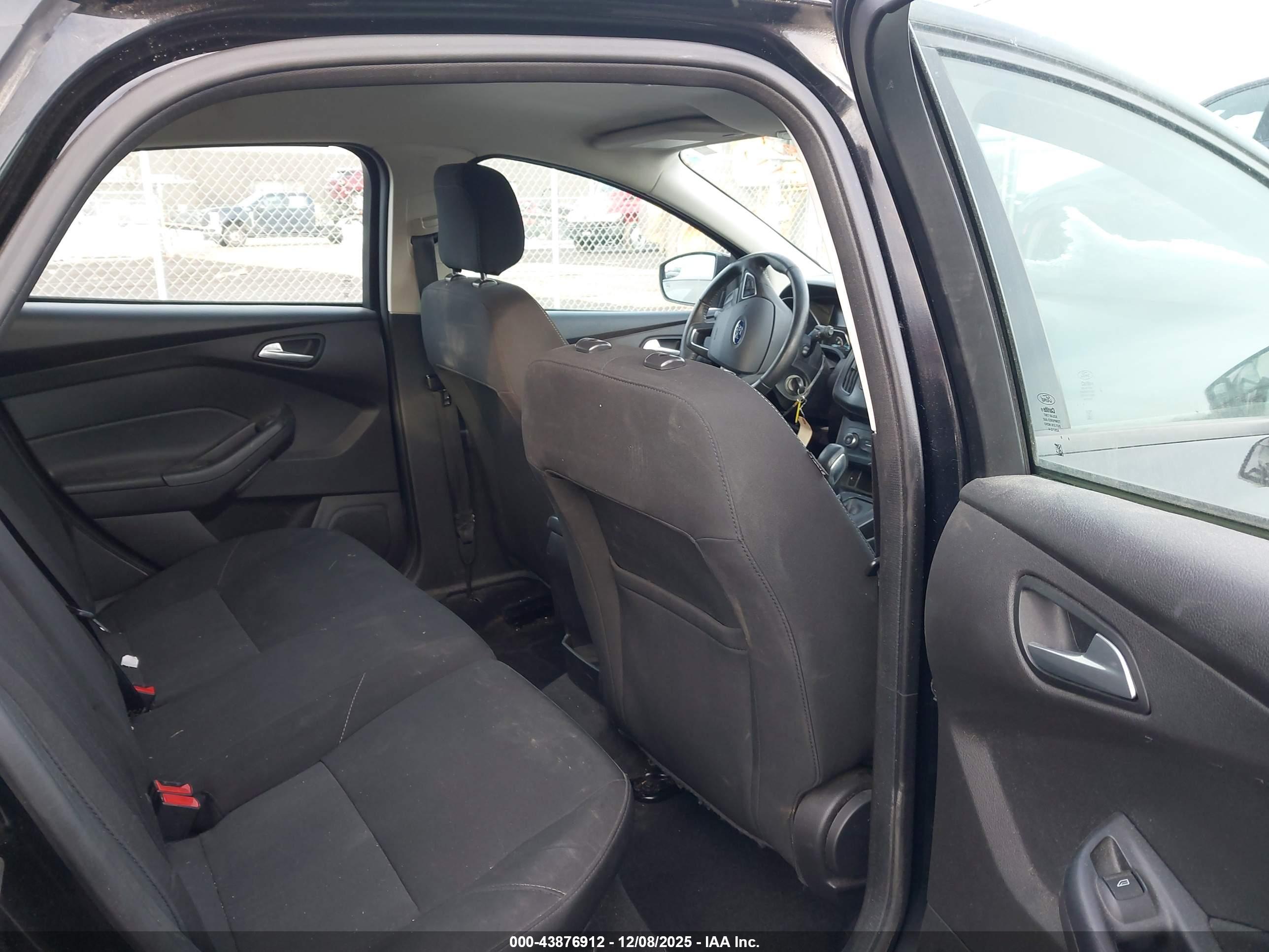 FORD FOCUS image 8