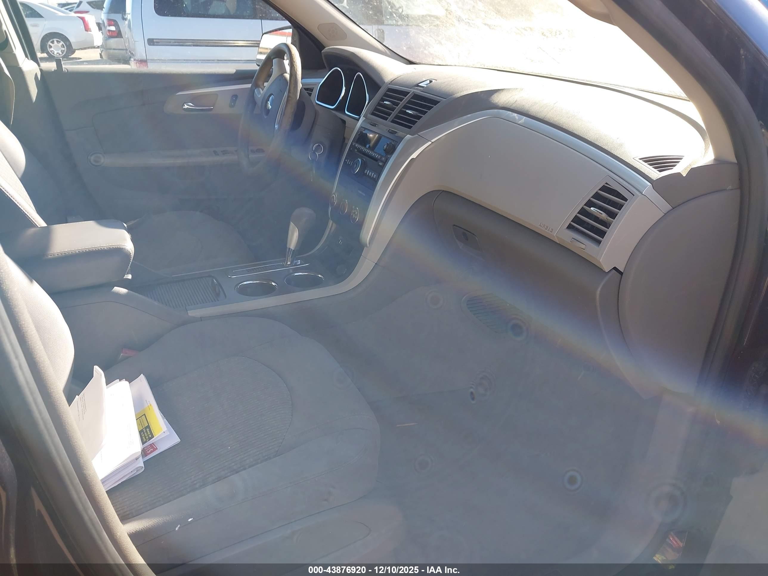 CHEVROLET TRAVERSE image 5