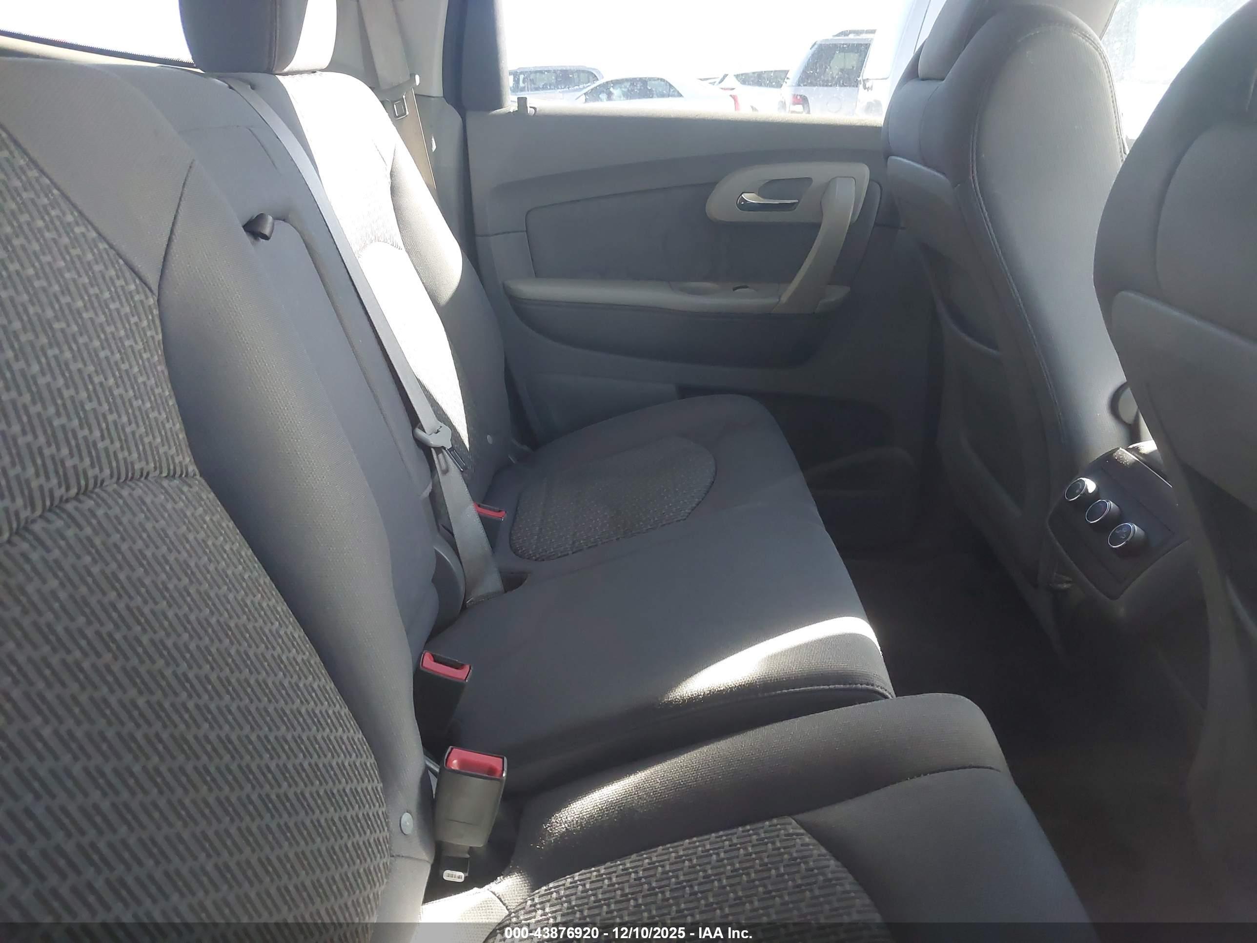 CHEVROLET TRAVERSE image 8