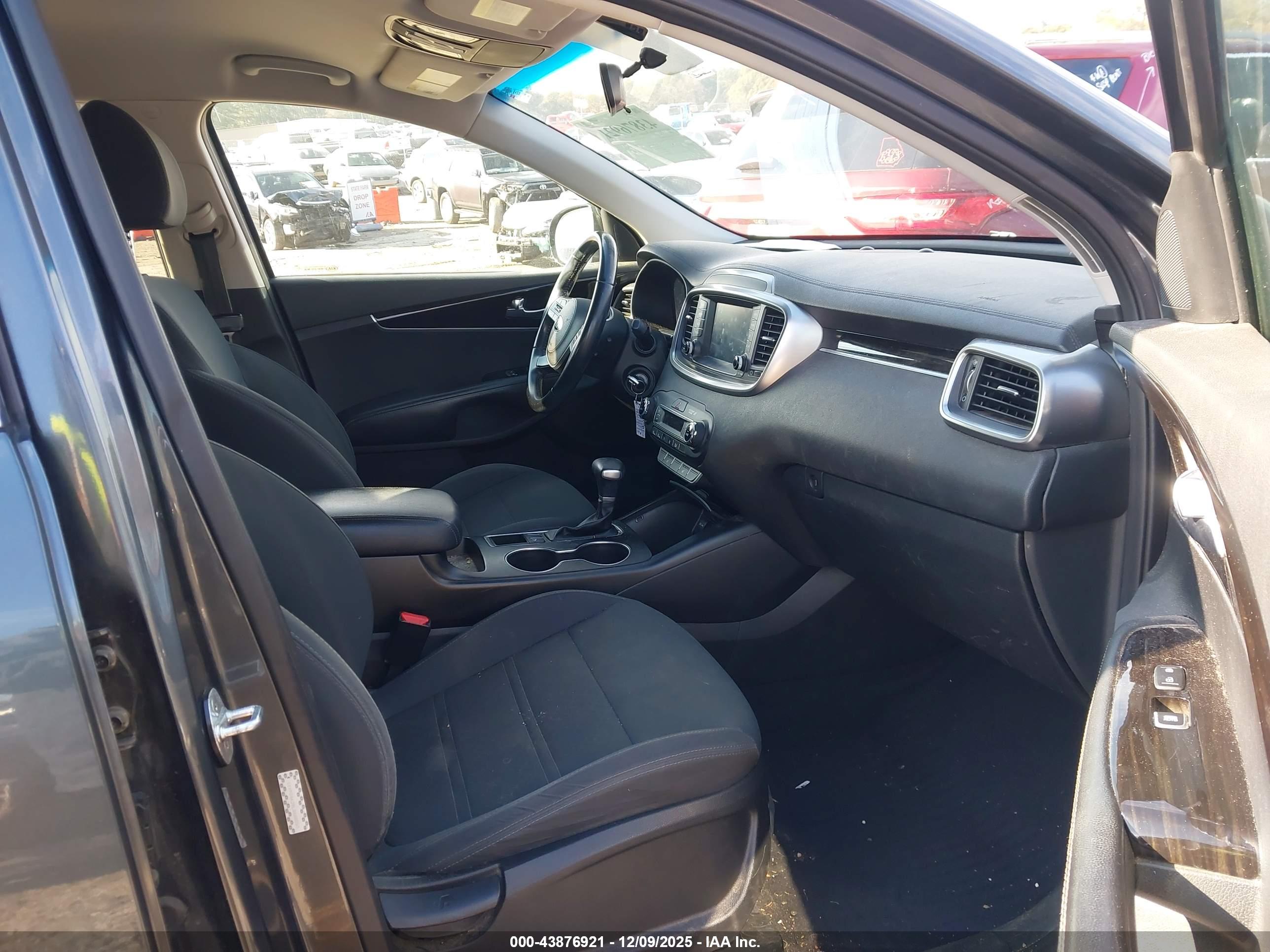 KIA SORENTO image 5