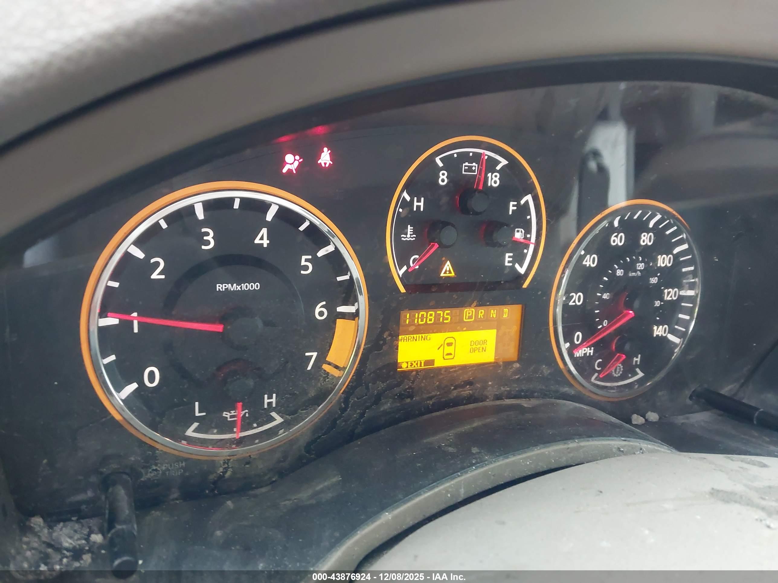 NISSAN ARMADA image 7