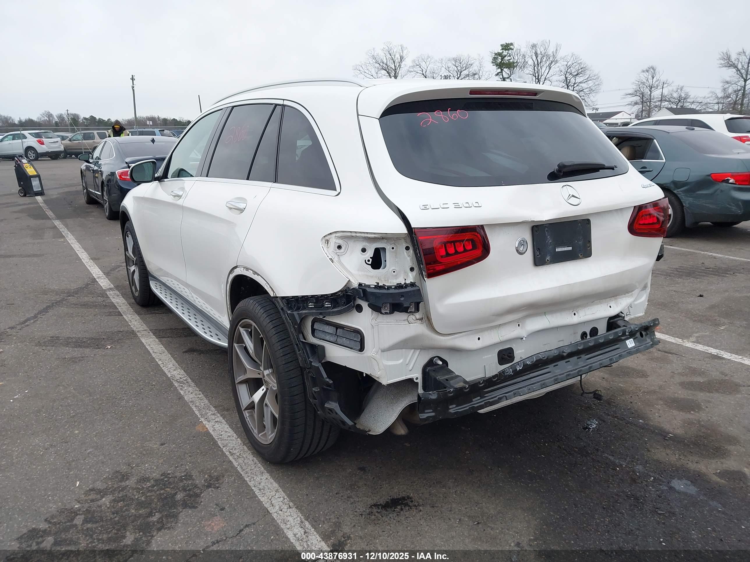 MERCEDES-BENZ GLC image 3