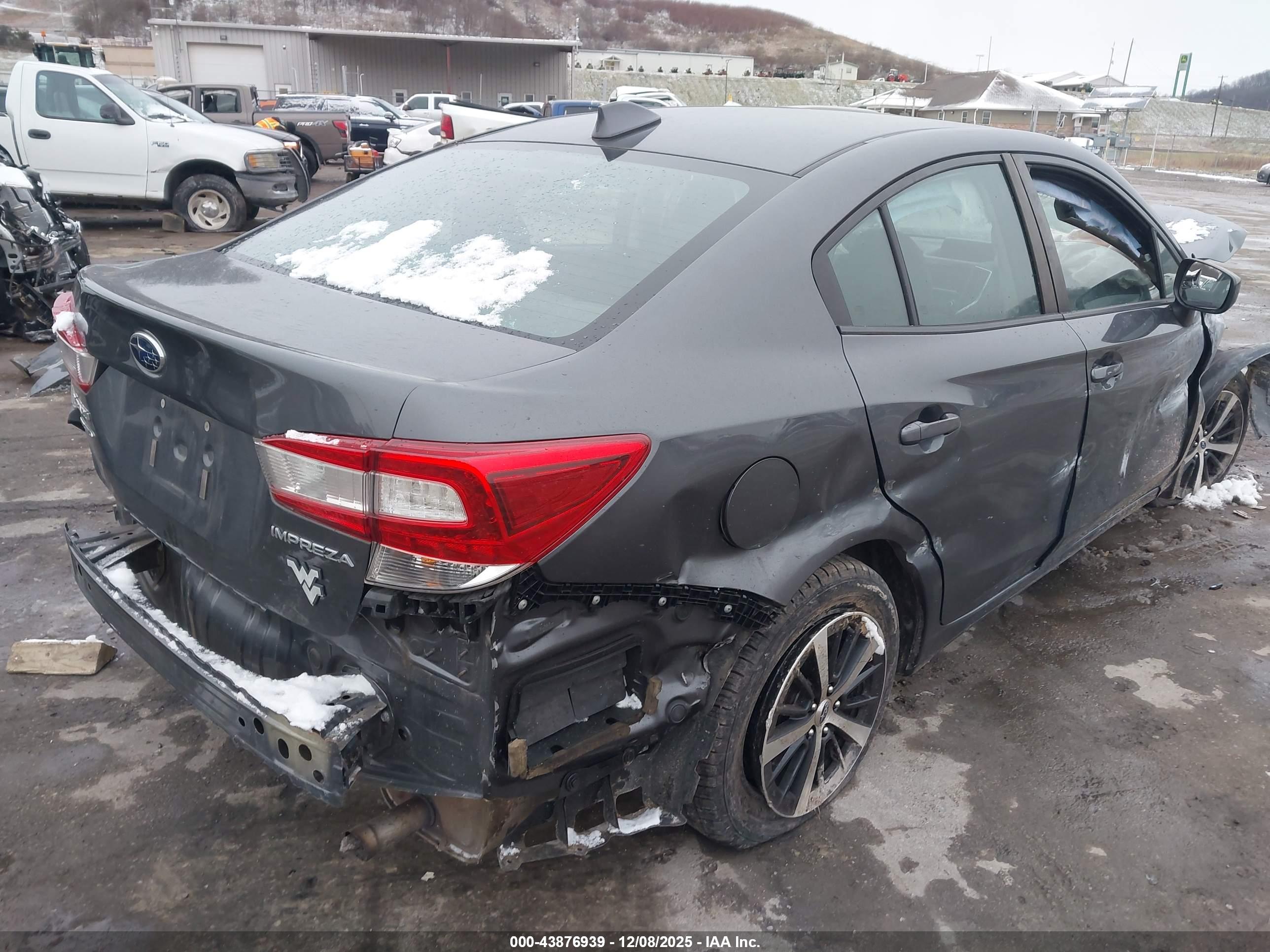 SUBARU IMPREZA image 4