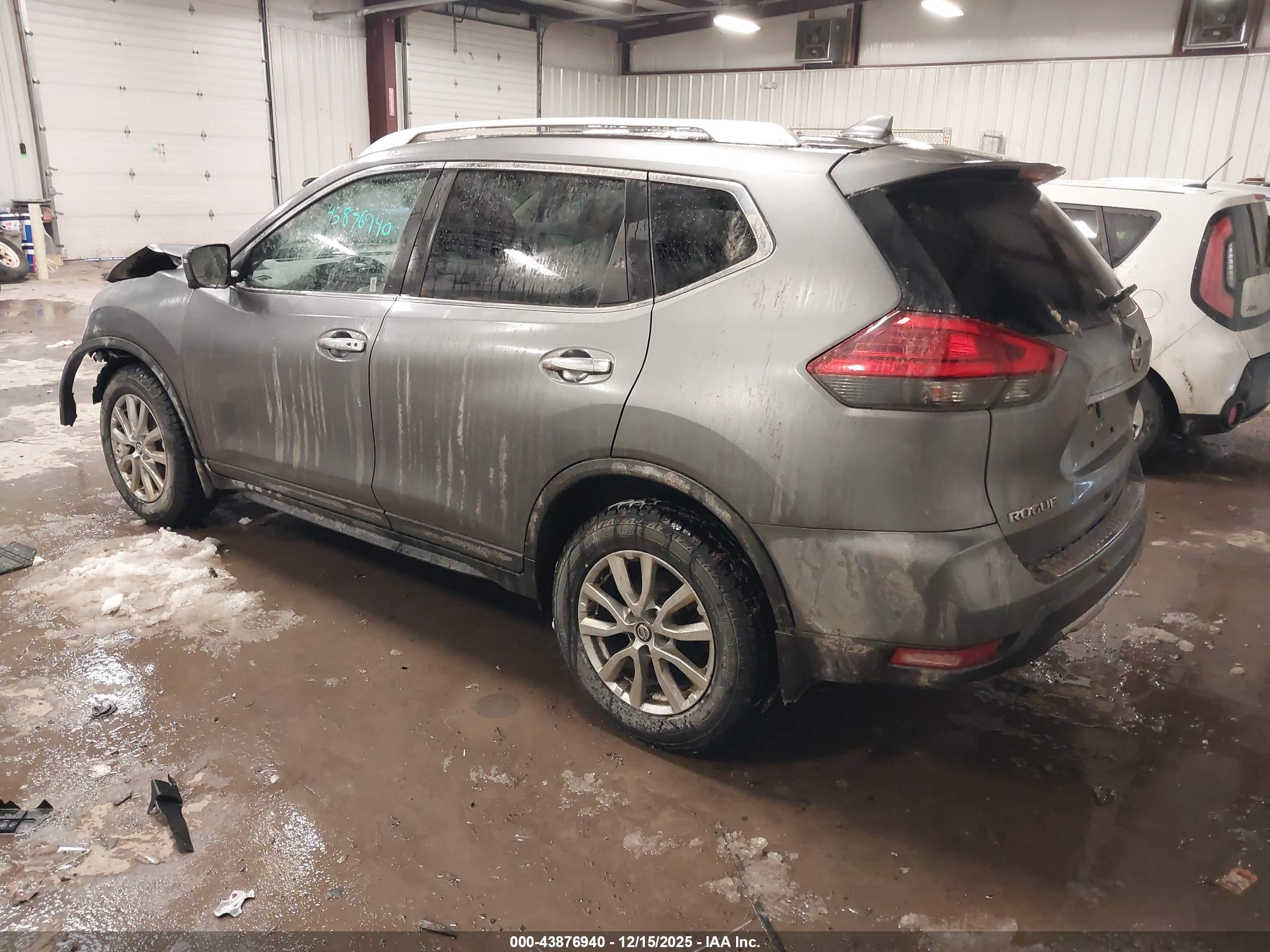 NISSAN ROGUE image 3