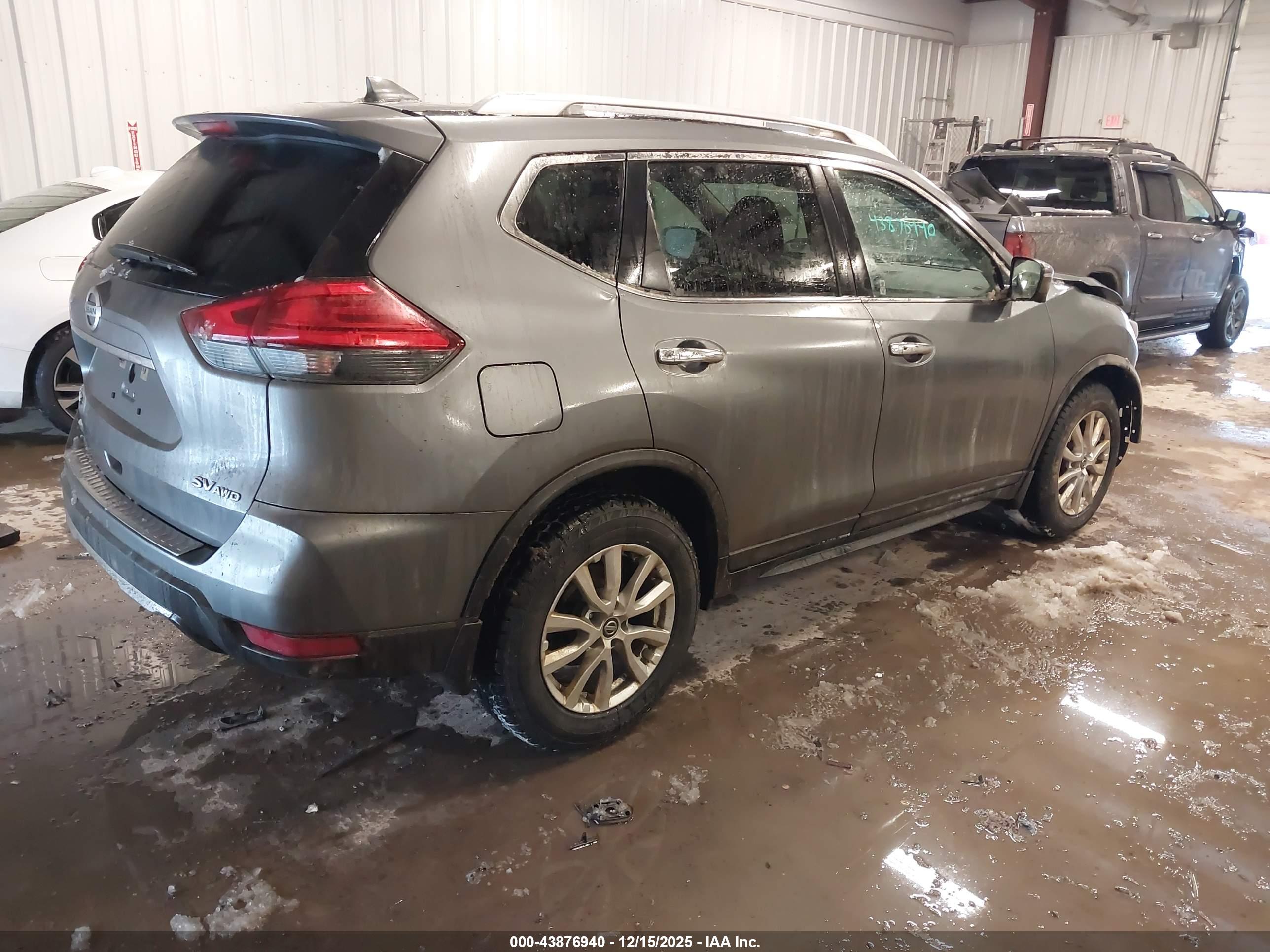 NISSAN ROGUE image 4