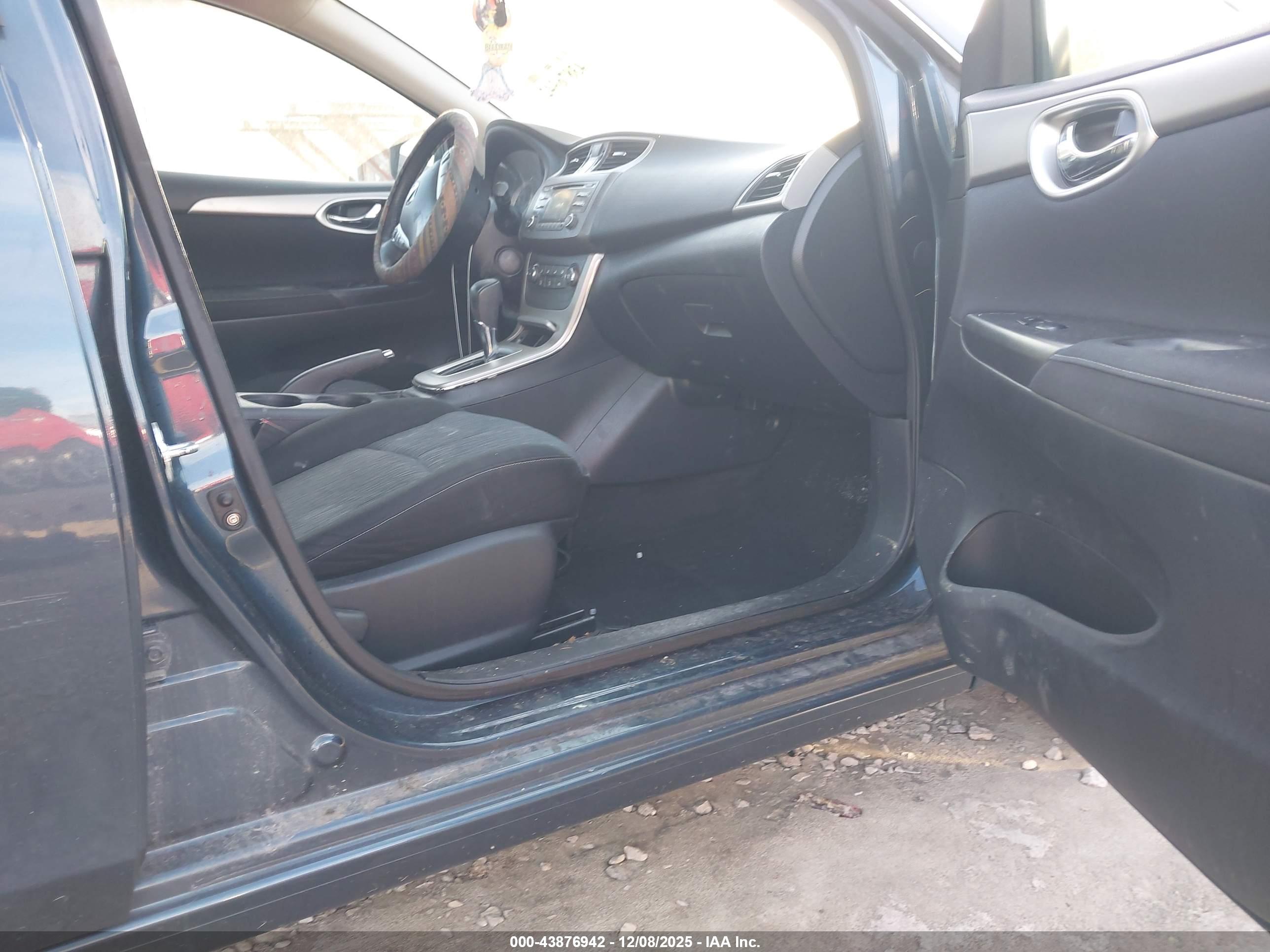 NISSAN SENTRA image 5