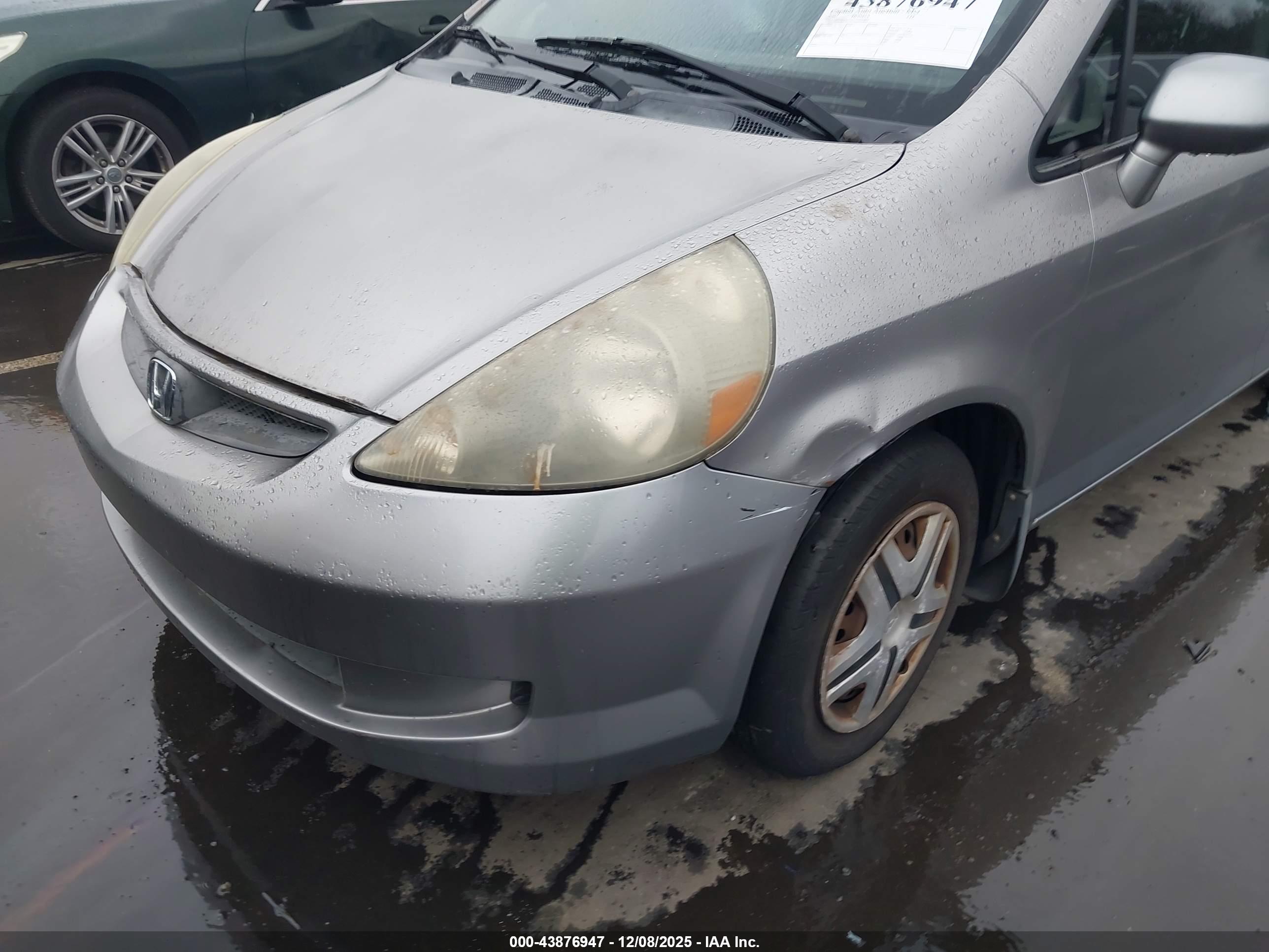 HONDA FIT image 6
