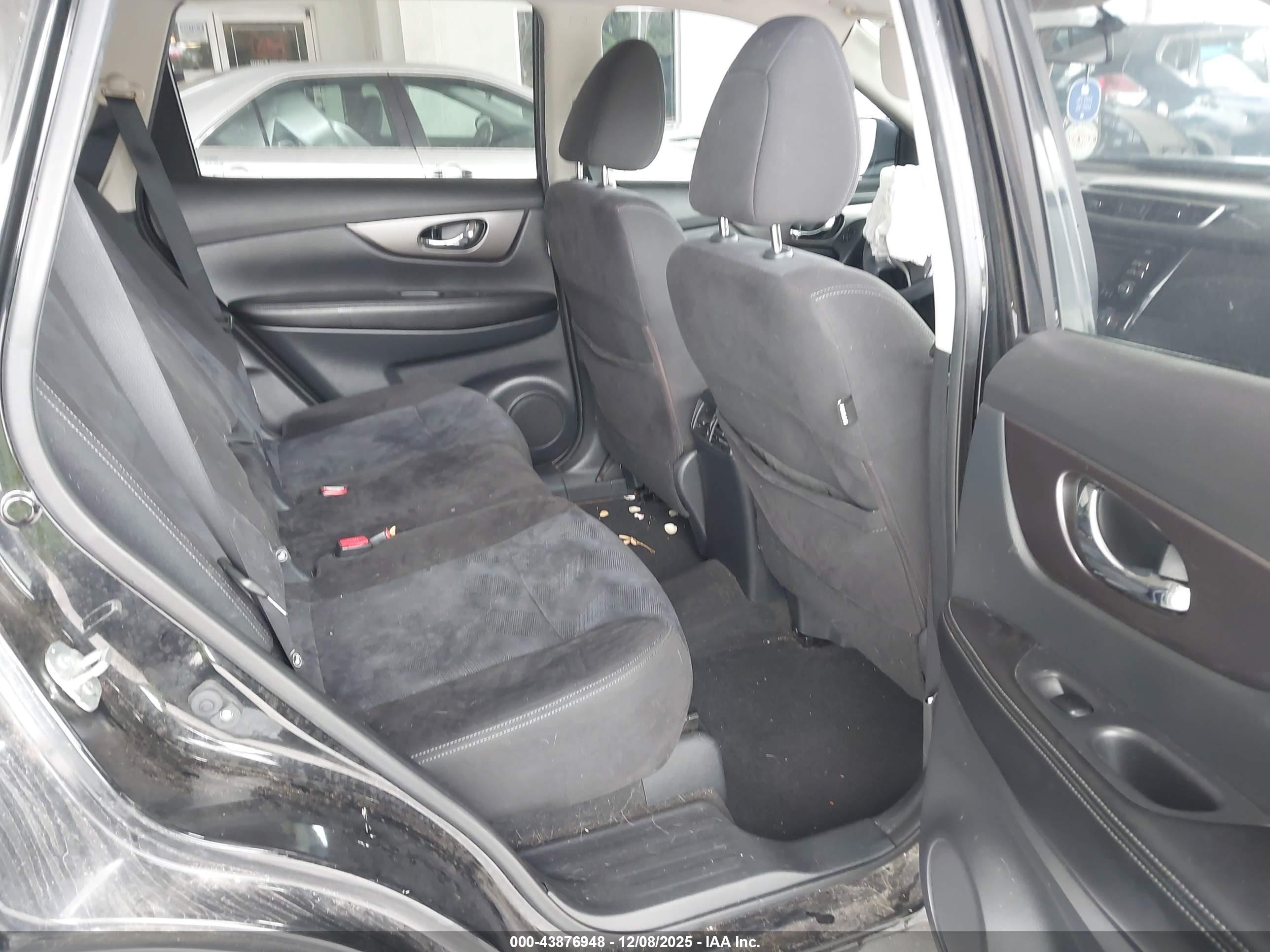 NISSAN ROGUE image 8