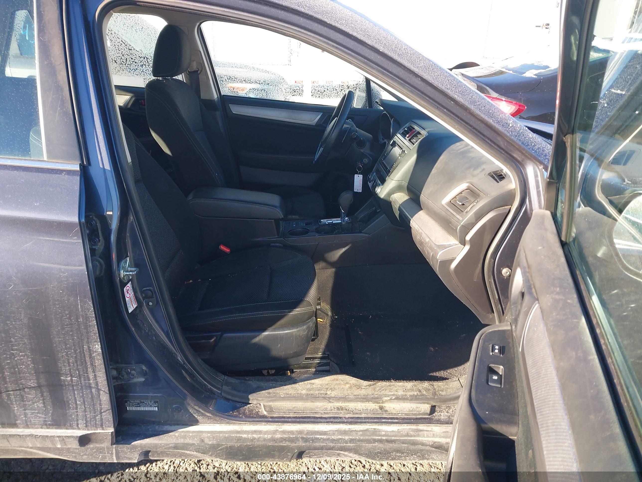 SUBARU OUTBACK image 5