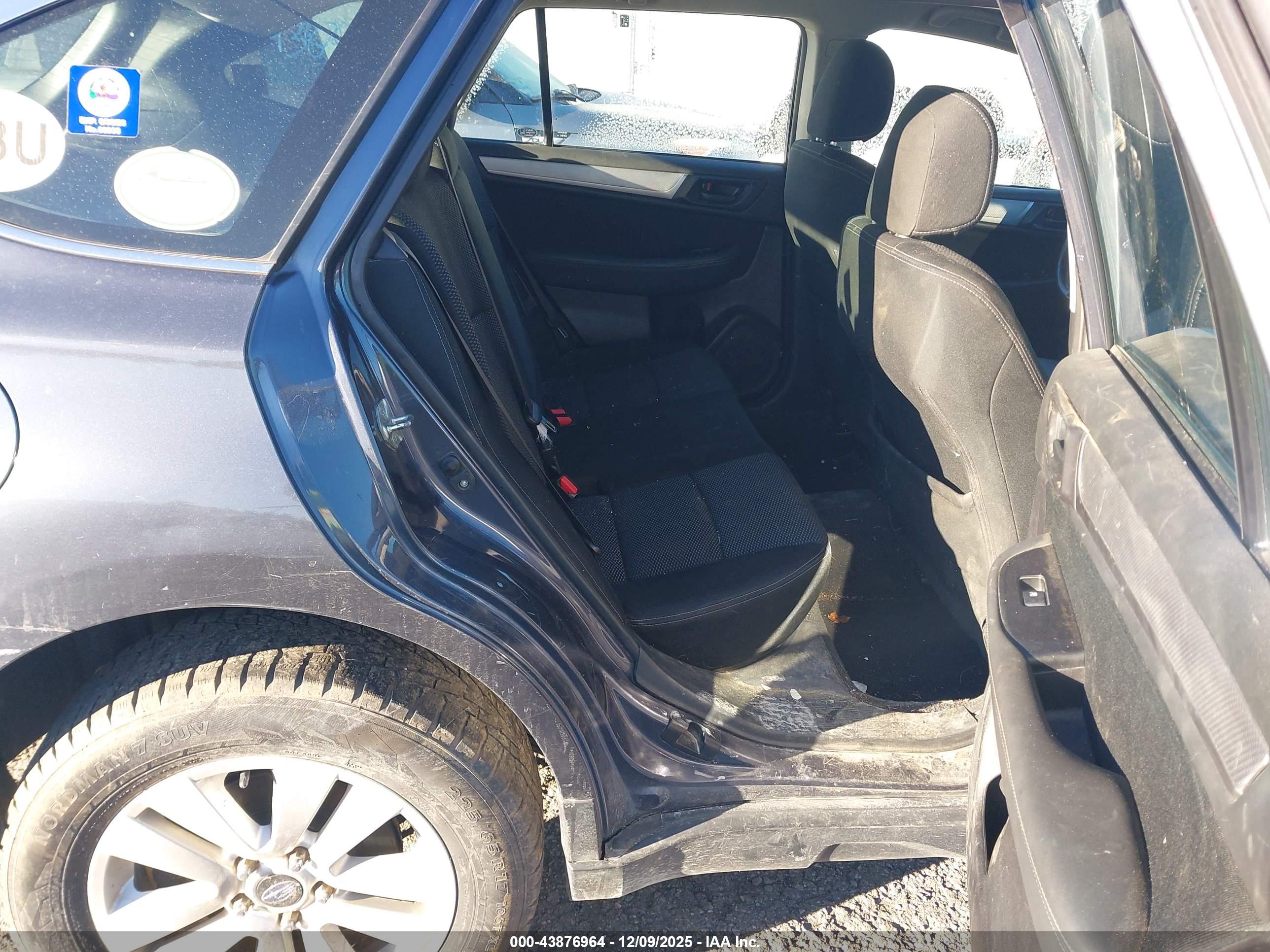 SUBARU OUTBACK image 8