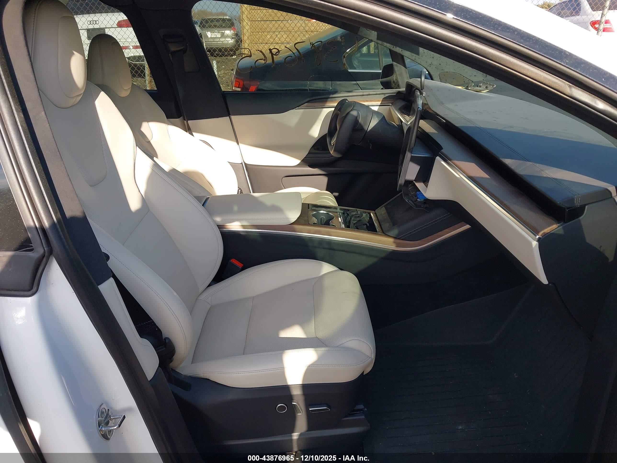 TESLA MODEL image 5