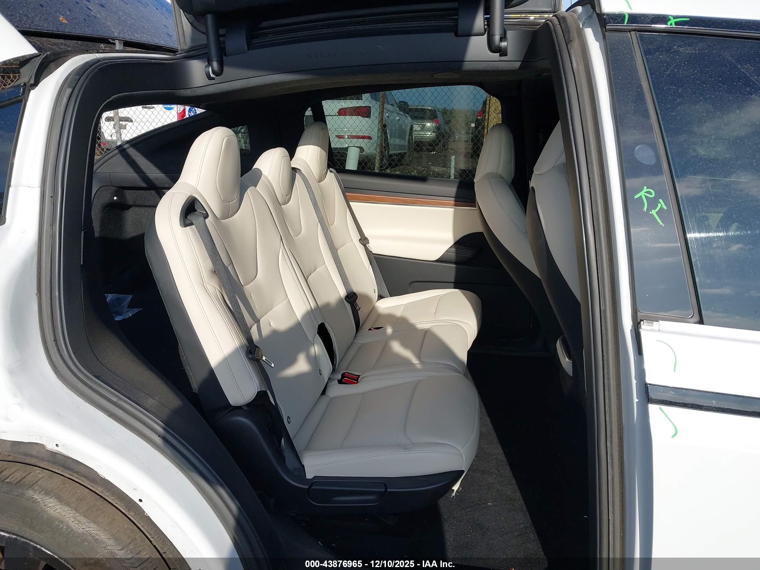 TESLA MODEL image 8