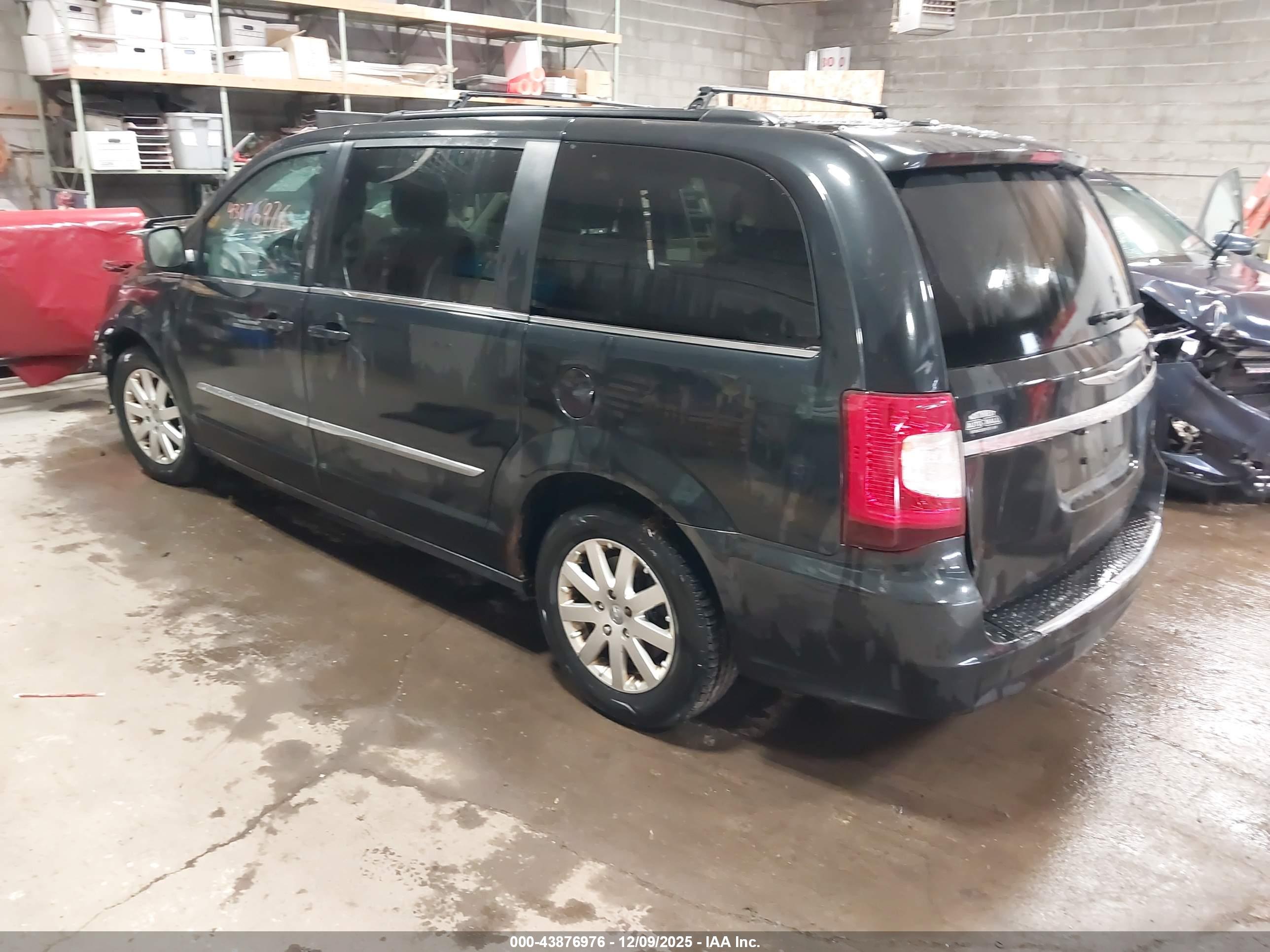 CHRYSLER TOWN image 3