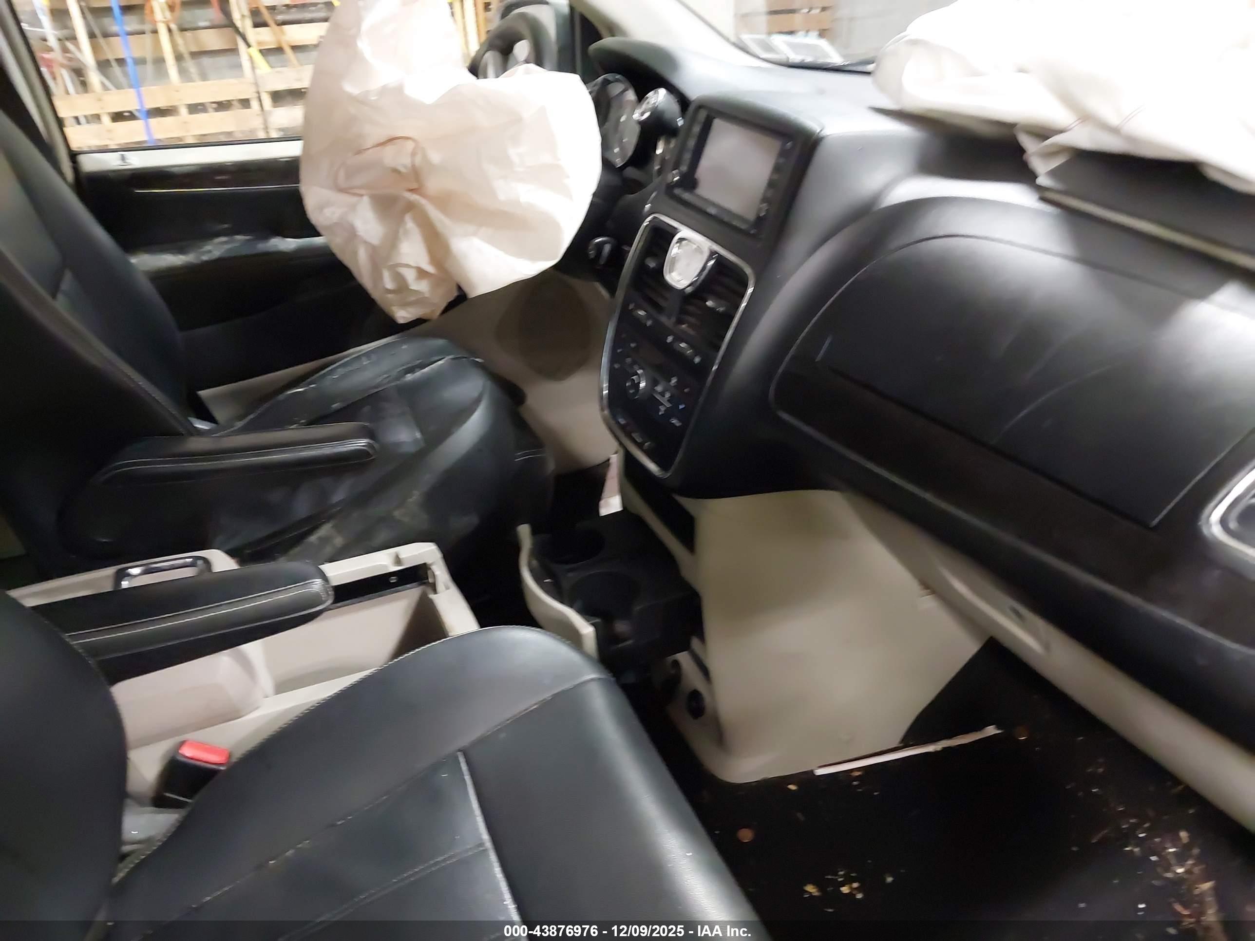 CHRYSLER TOWN image 5