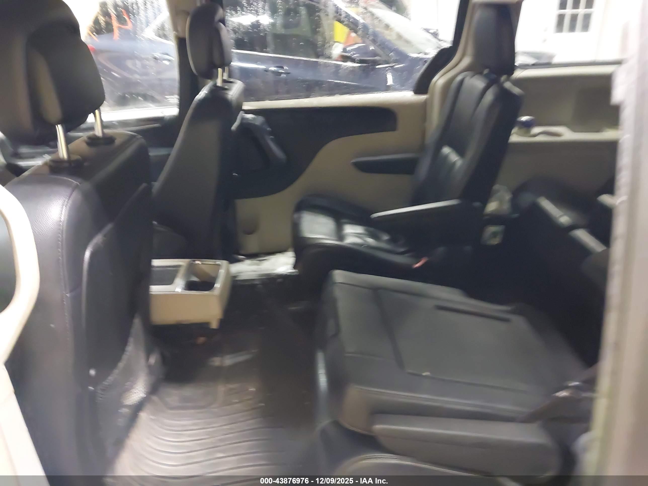 CHRYSLER TOWN image 8