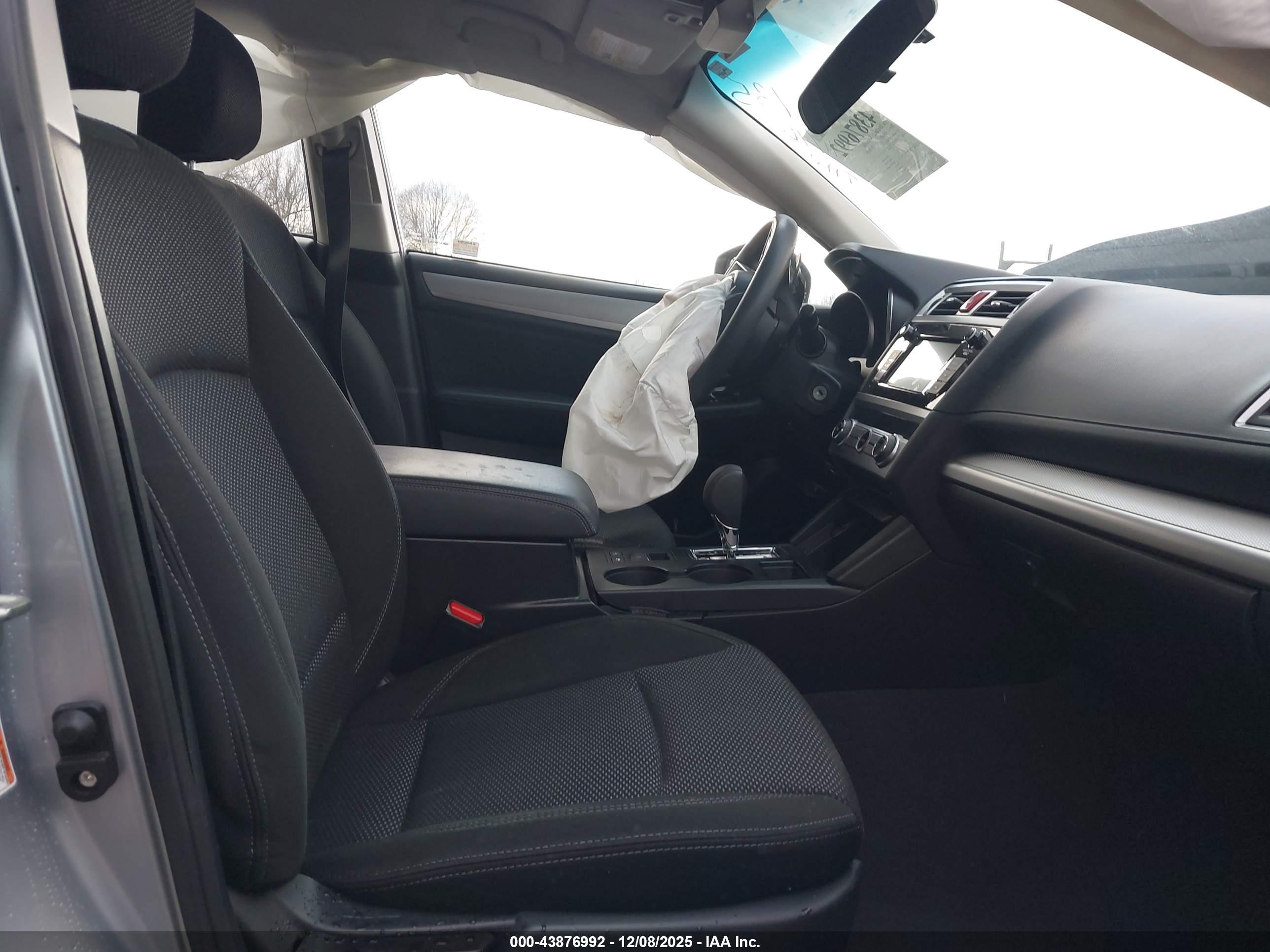 SUBARU OUTBACK image 5