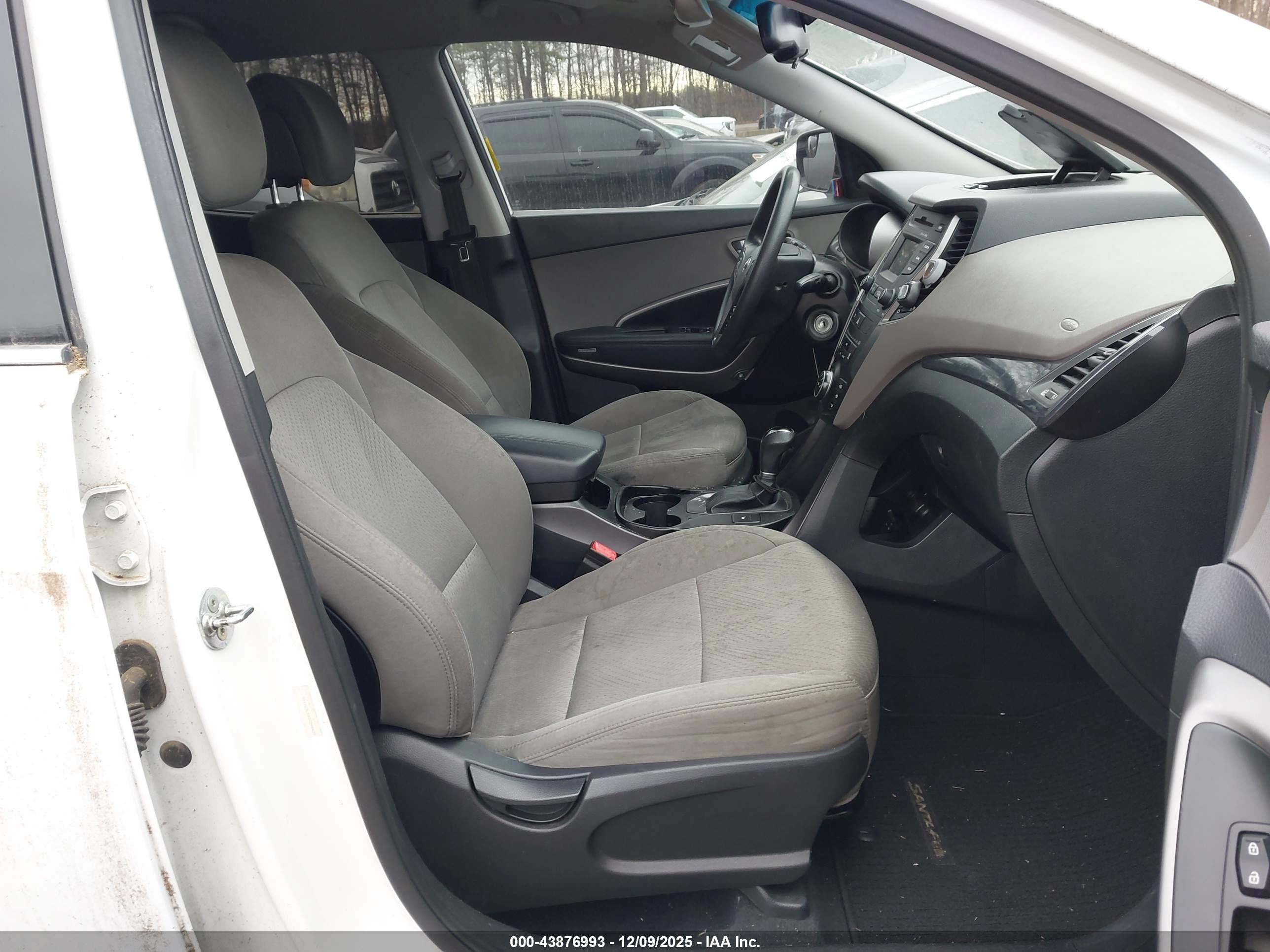 HYUNDAI SANTA image 5
