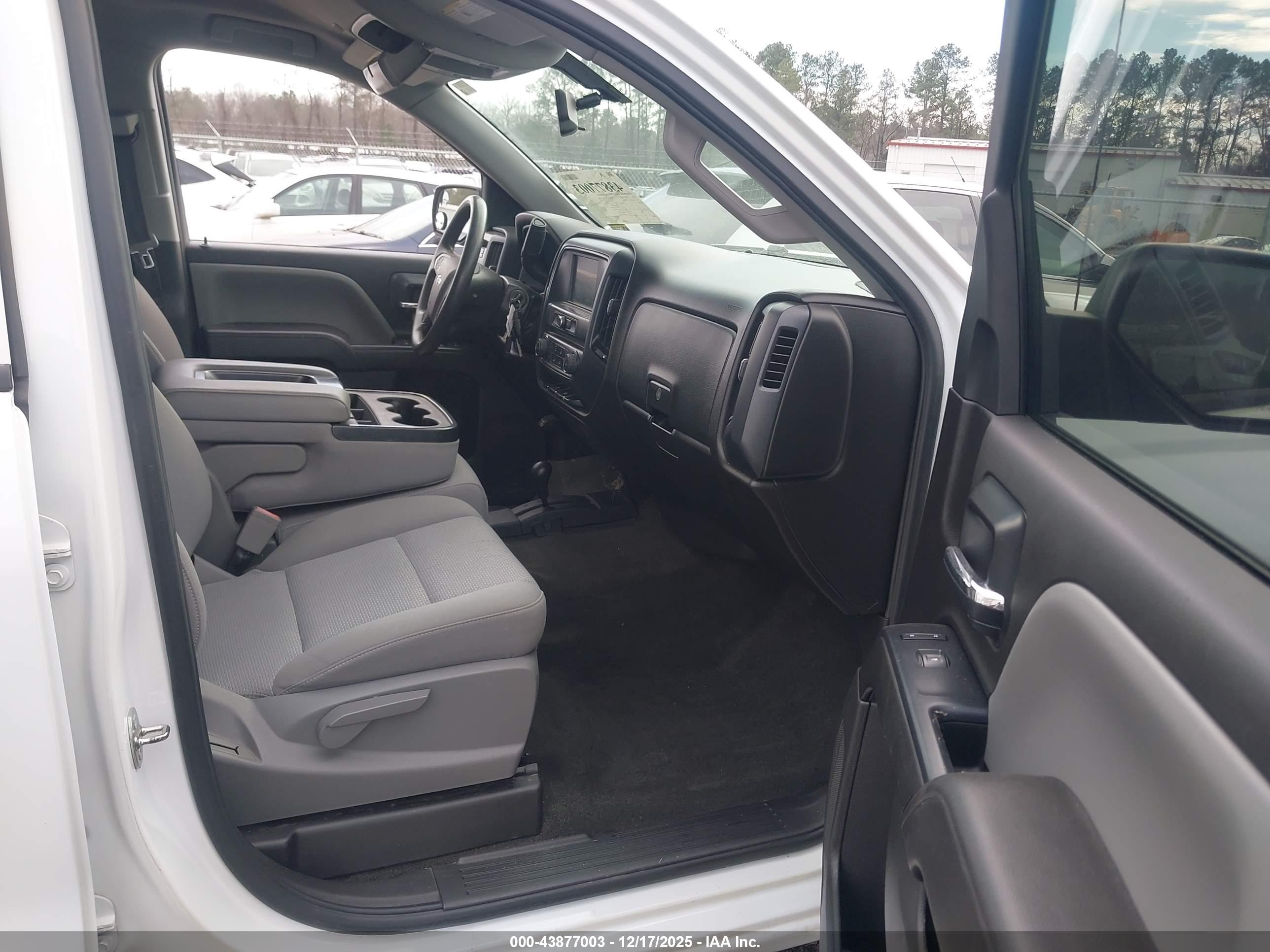 CHEVROLET SILVERADO image 5