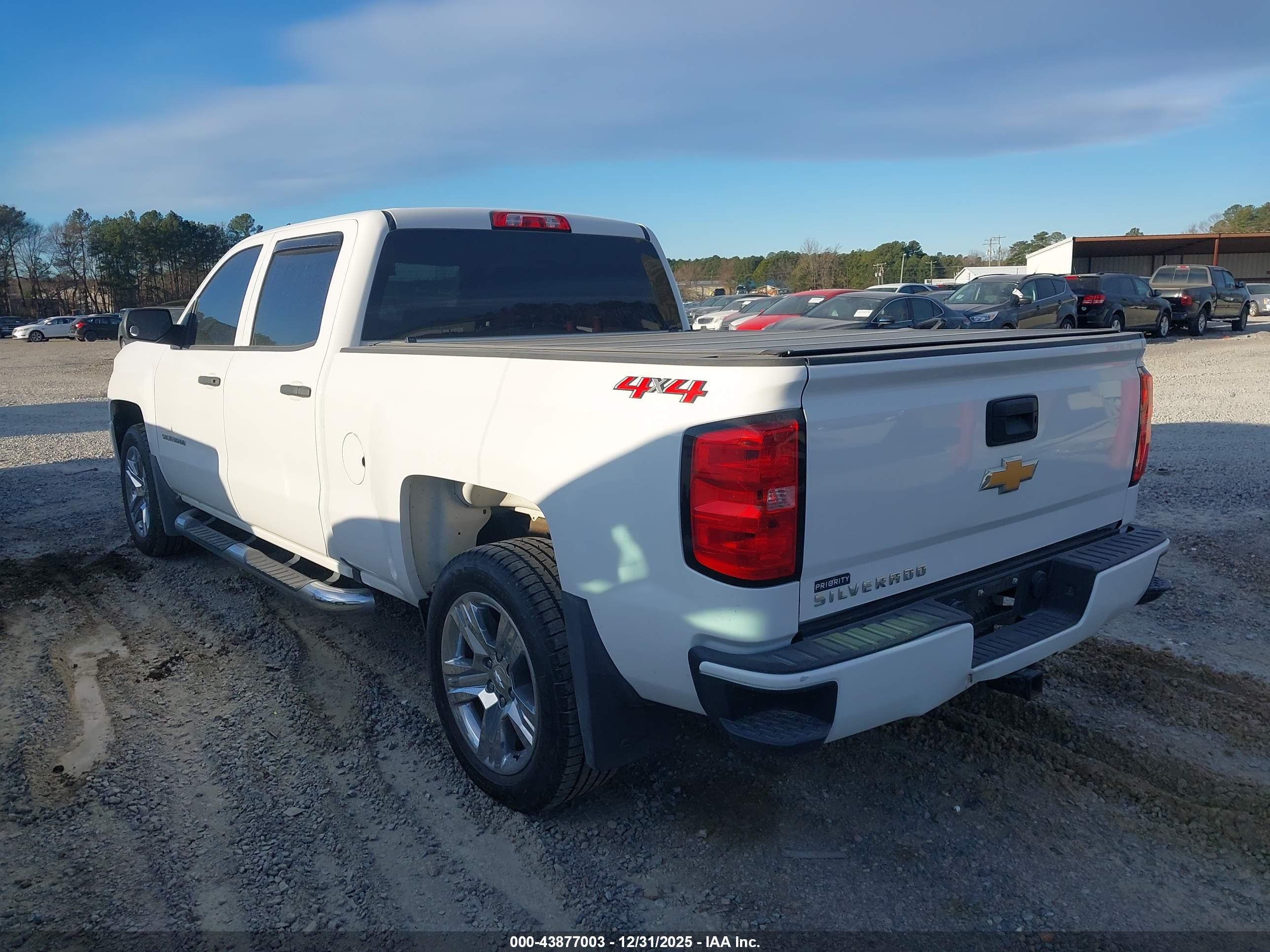 CHEVROLET SILVERADO image 6