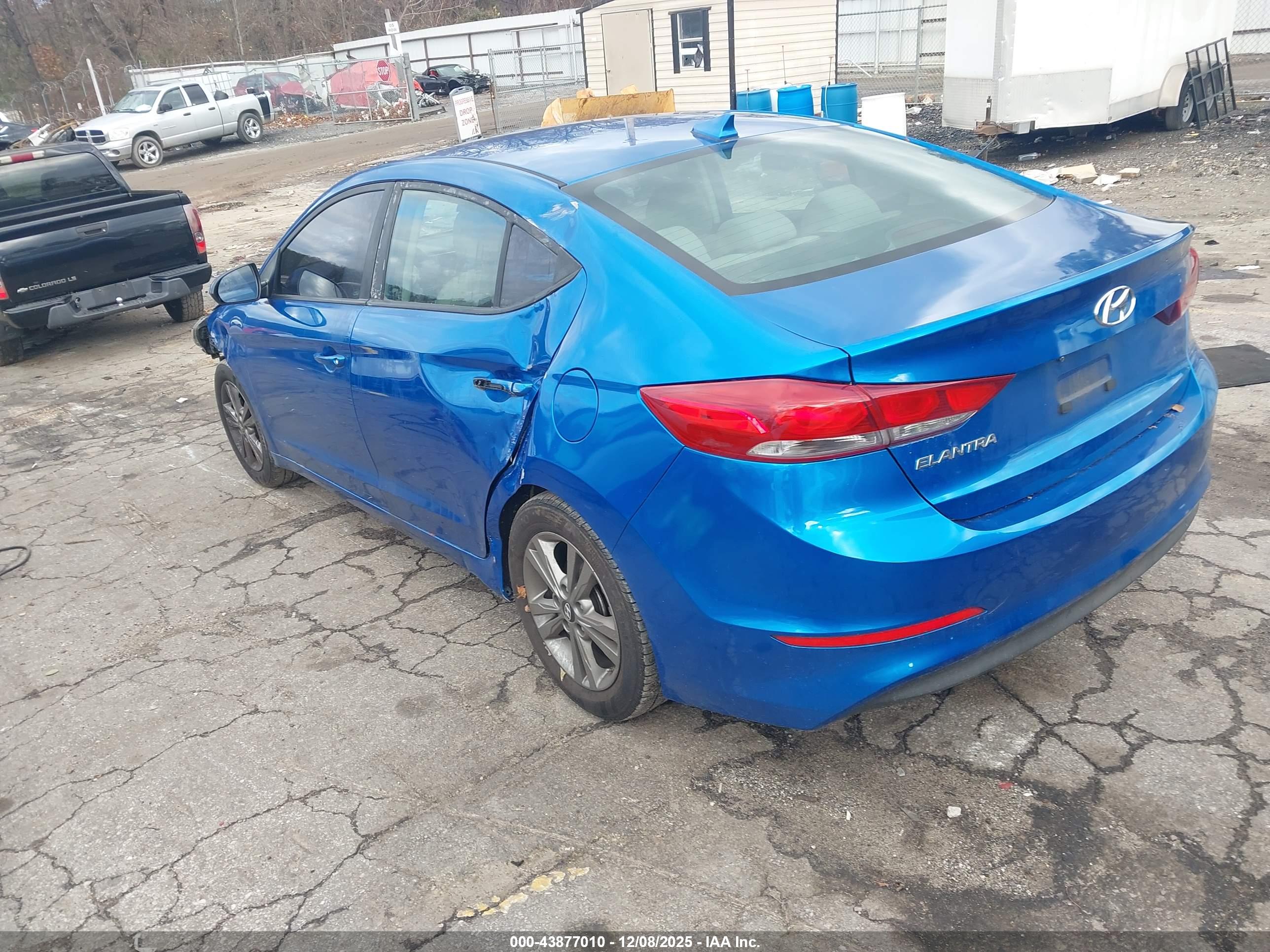 HYUNDAI ELANTRA image 3