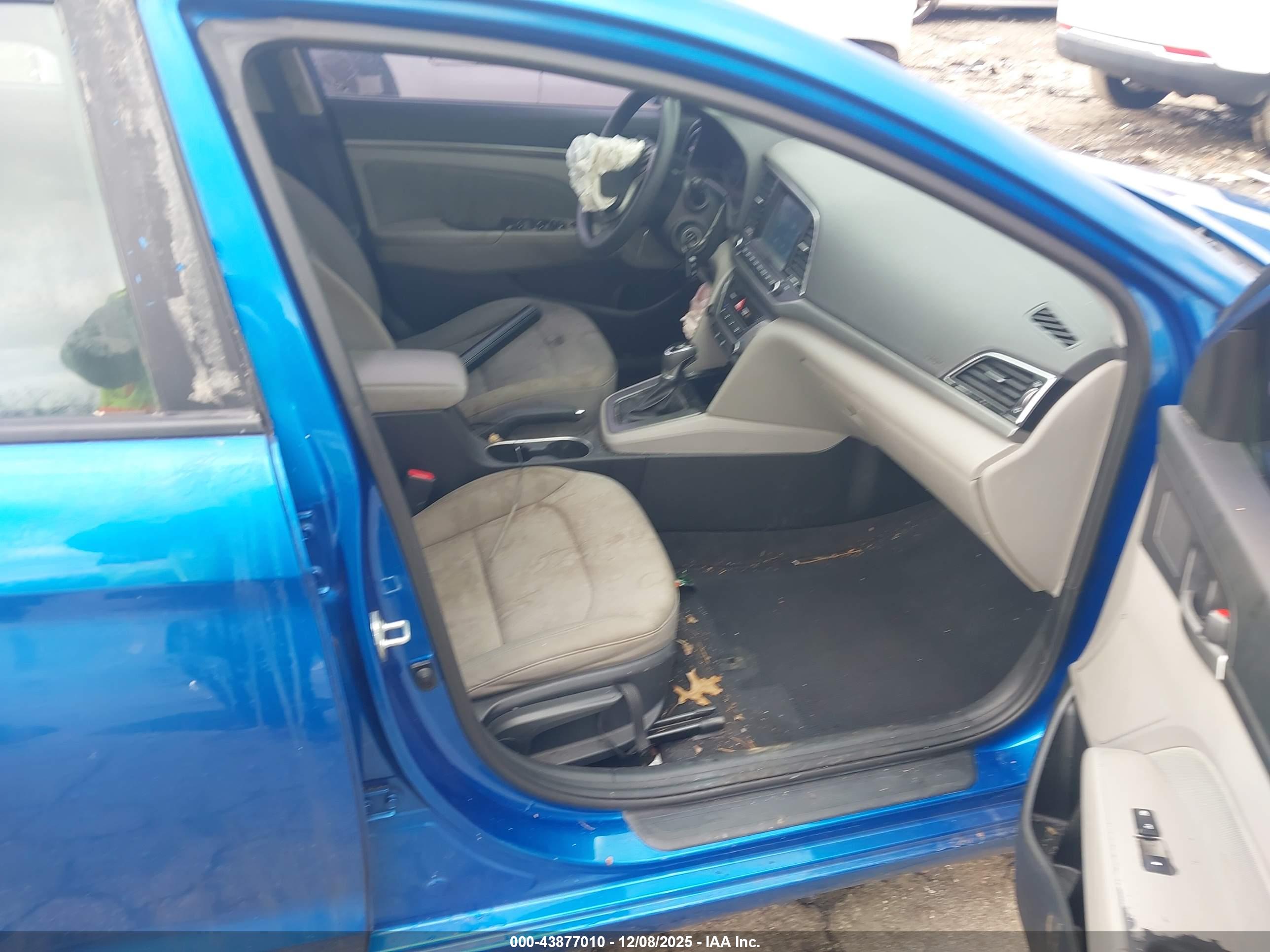 HYUNDAI ELANTRA image 5