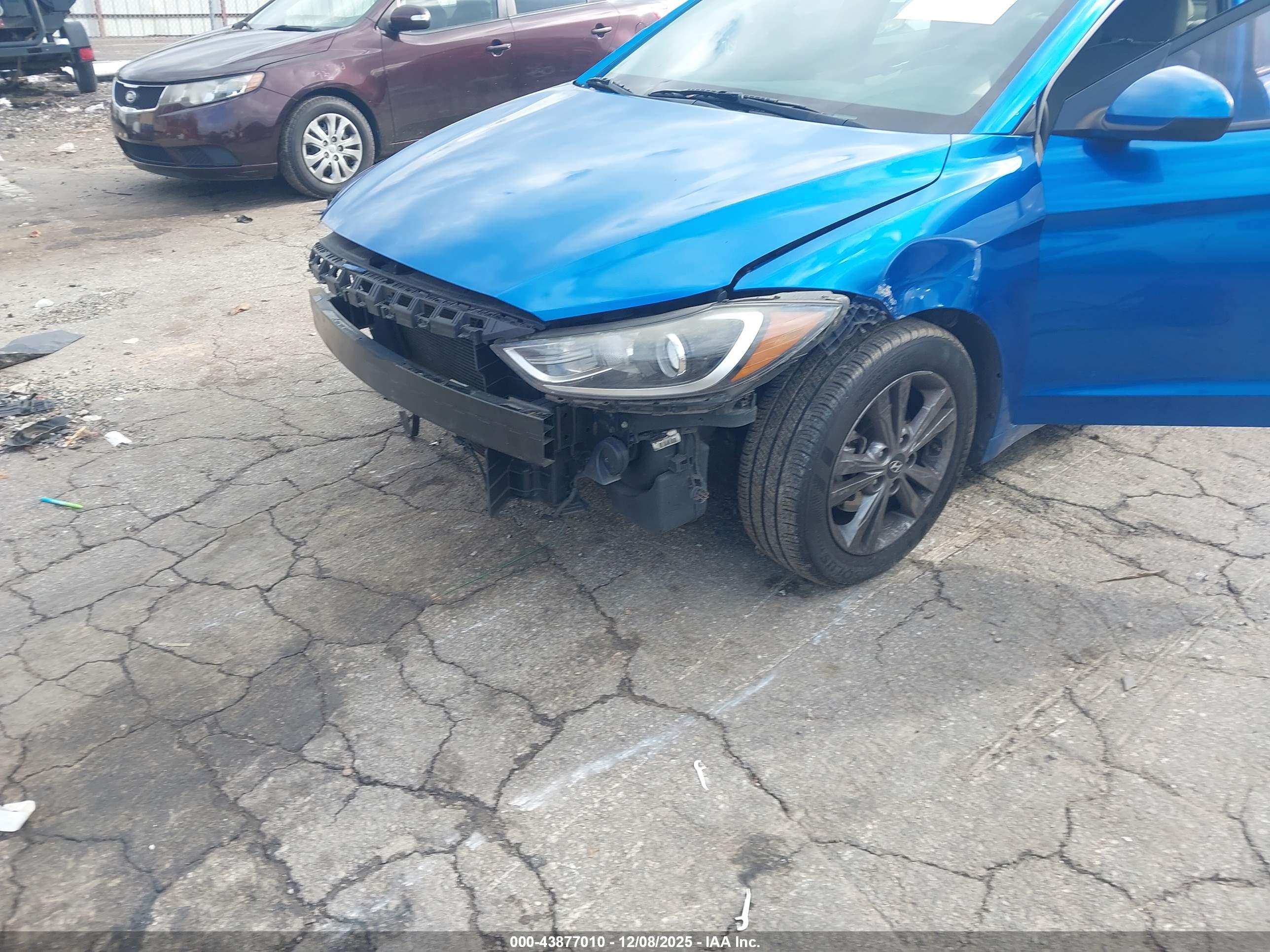 HYUNDAI ELANTRA image 6