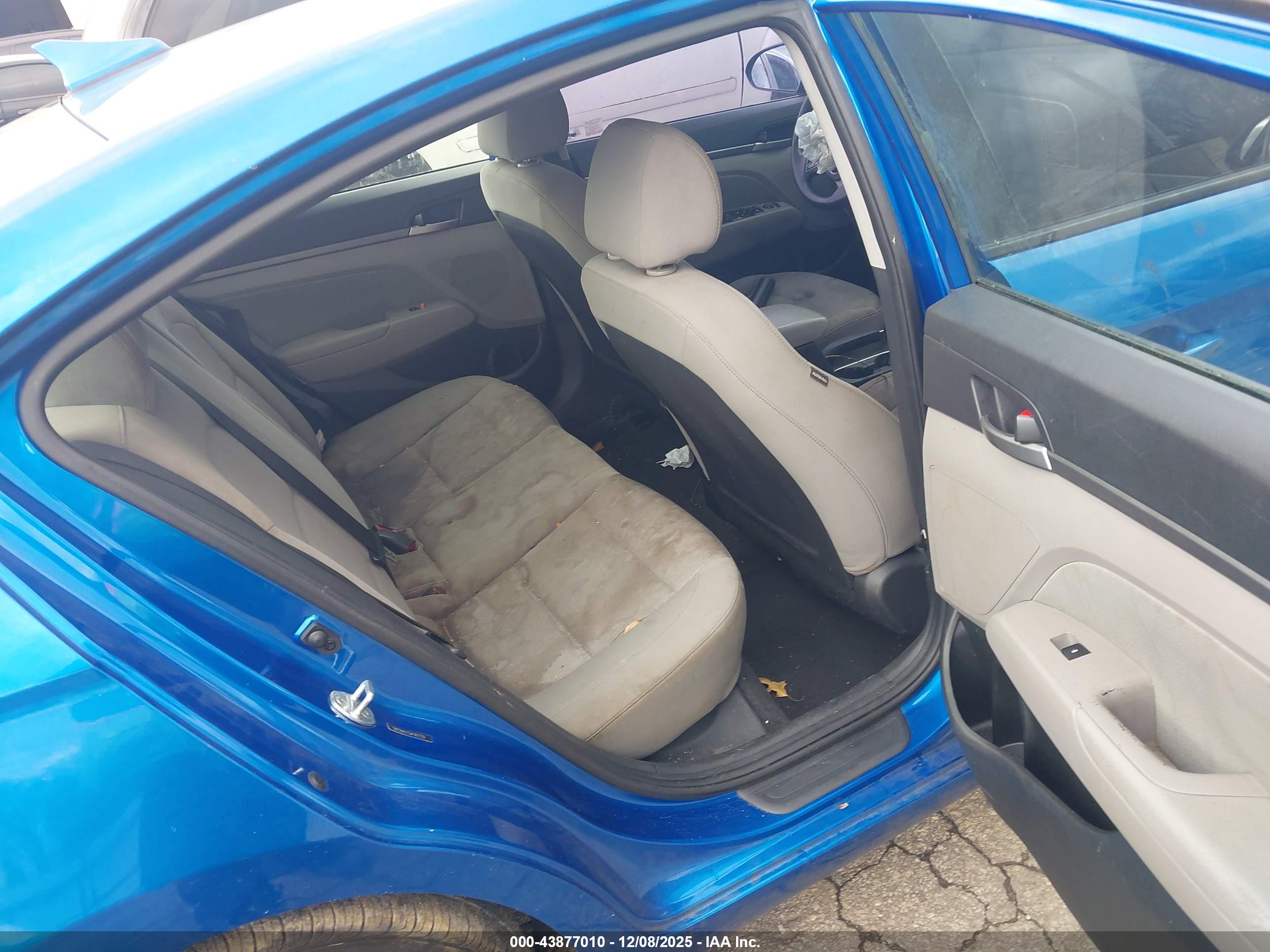 HYUNDAI ELANTRA image 8