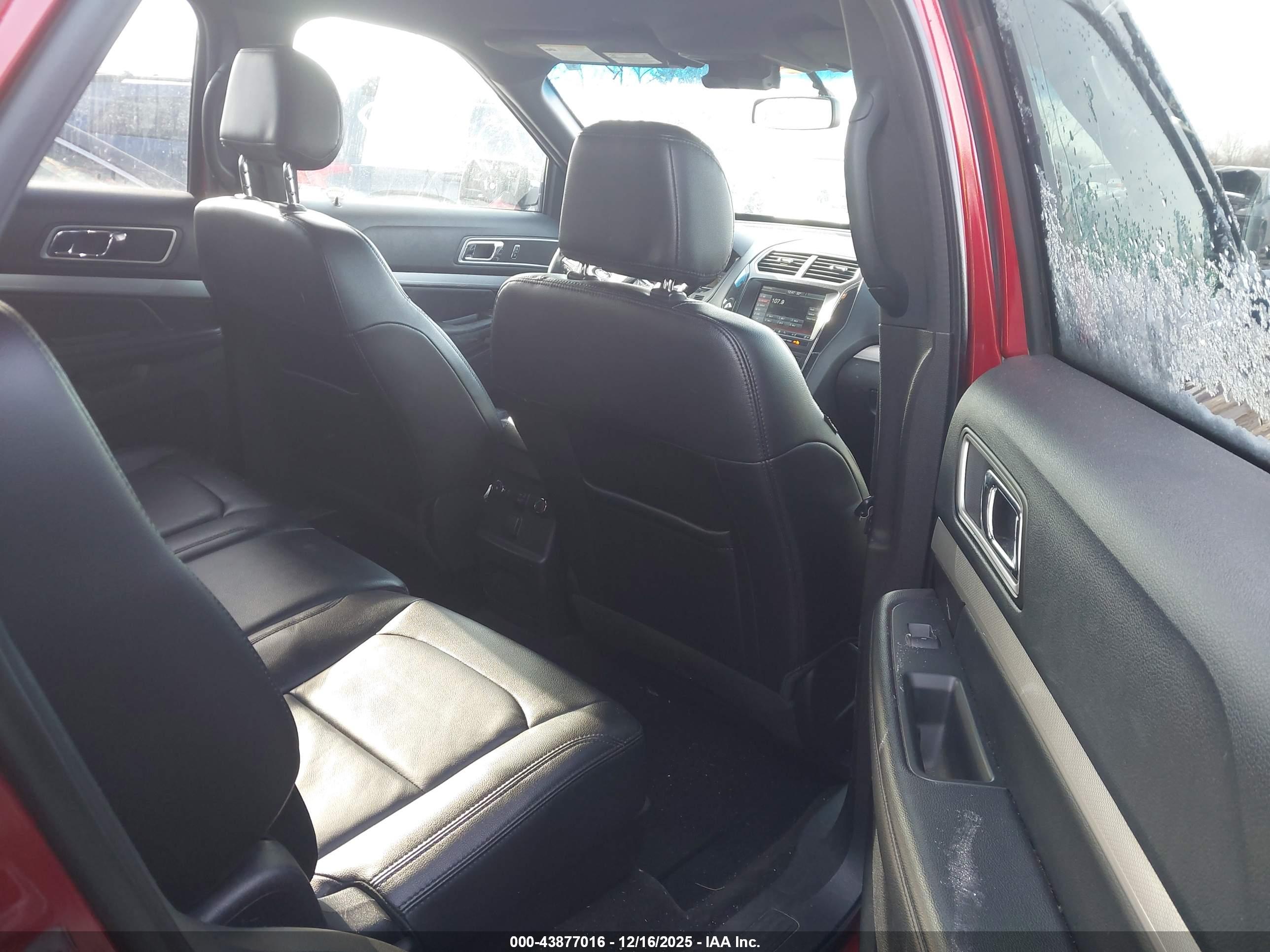 FORD EXPLORER image 8