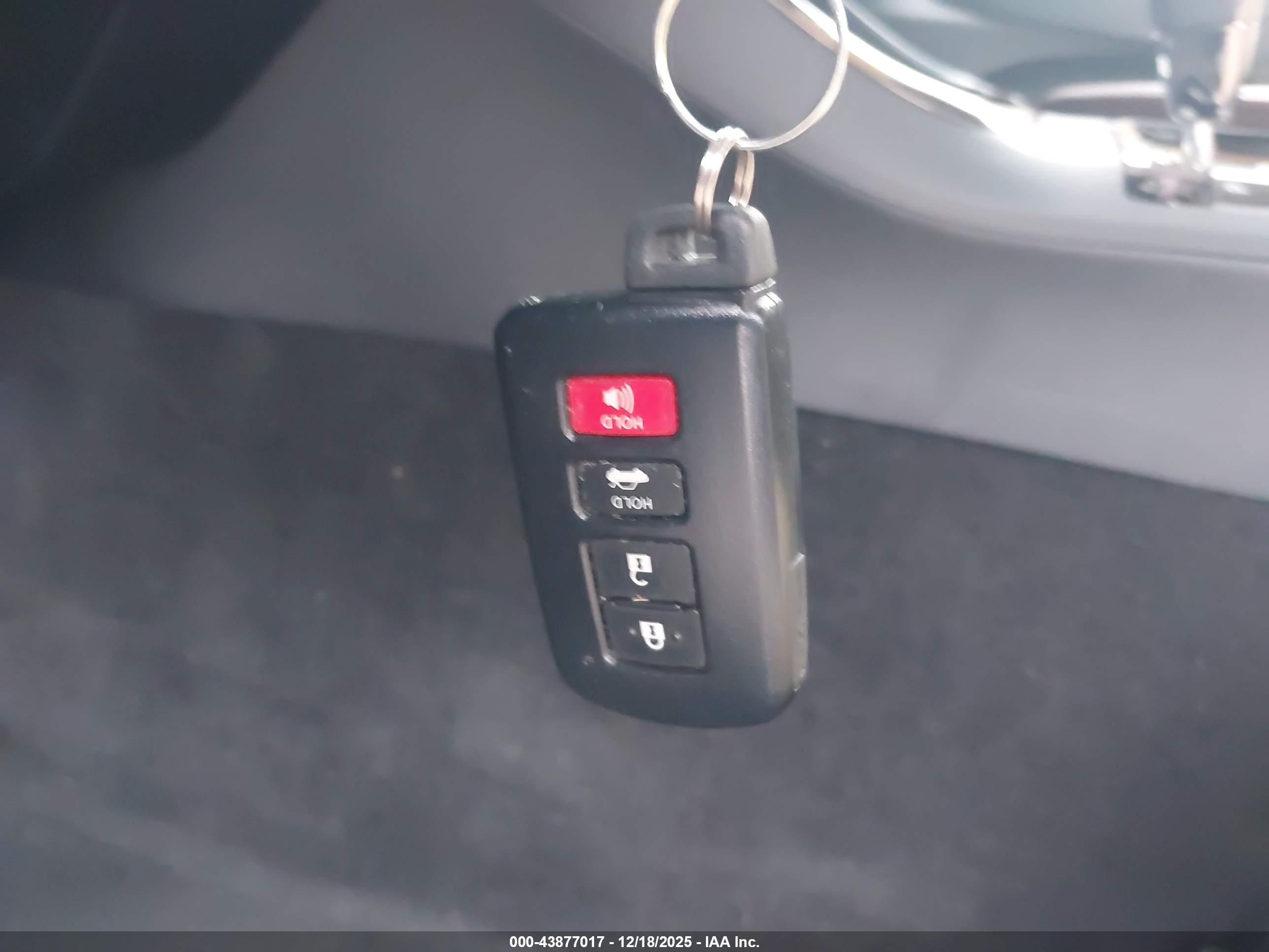 TOYOTA AVALON image 11