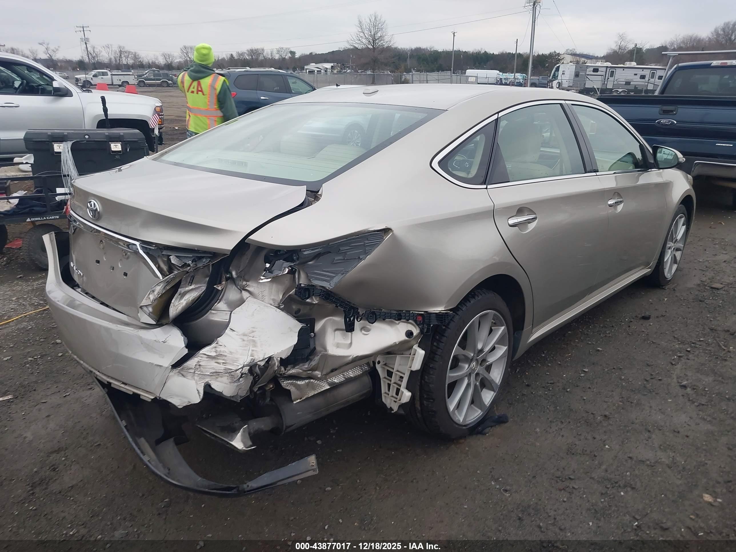 TOYOTA AVALON image 4