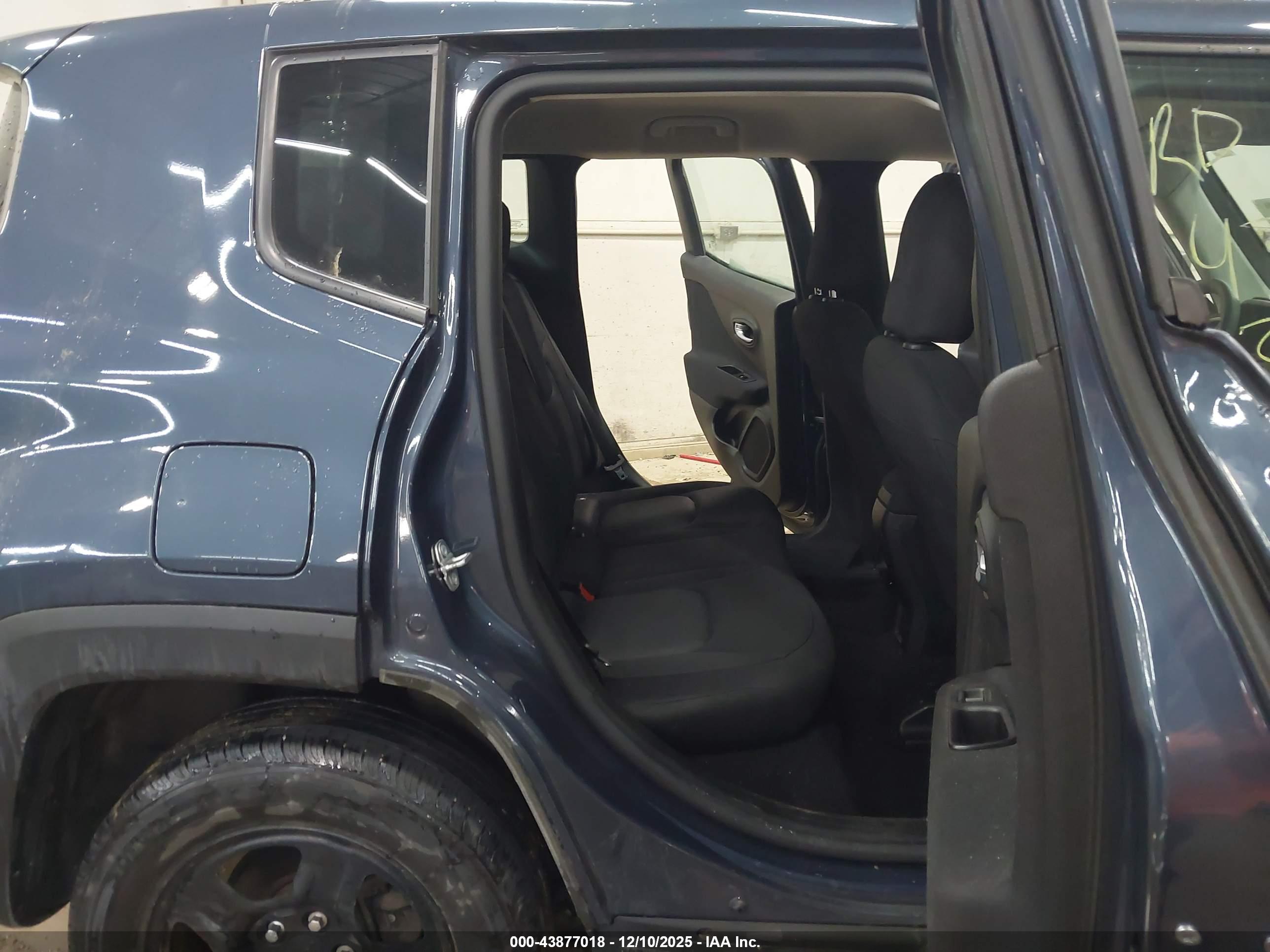 JEEP RENEGADE image 8