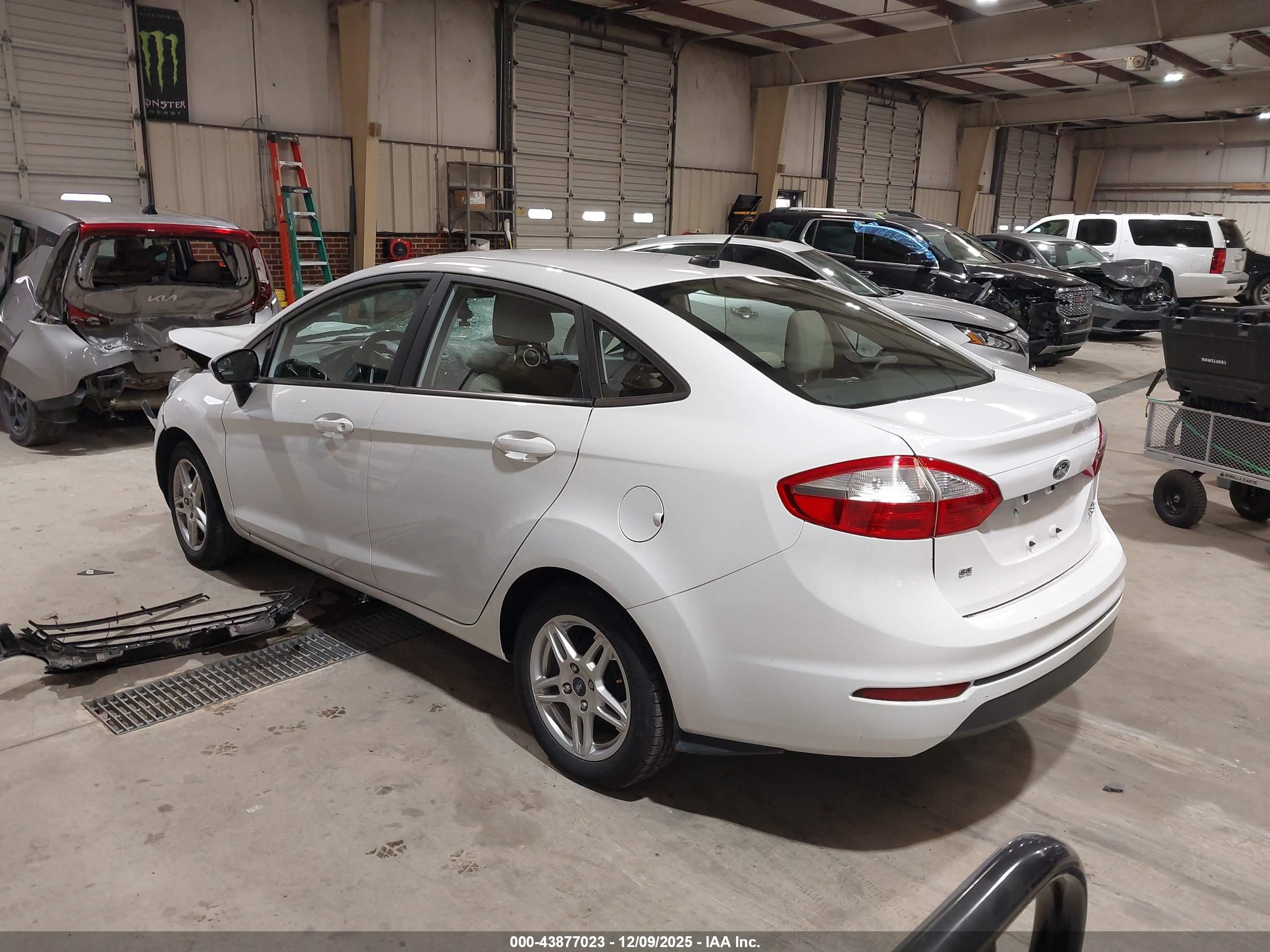 FORD FIESTA image 3