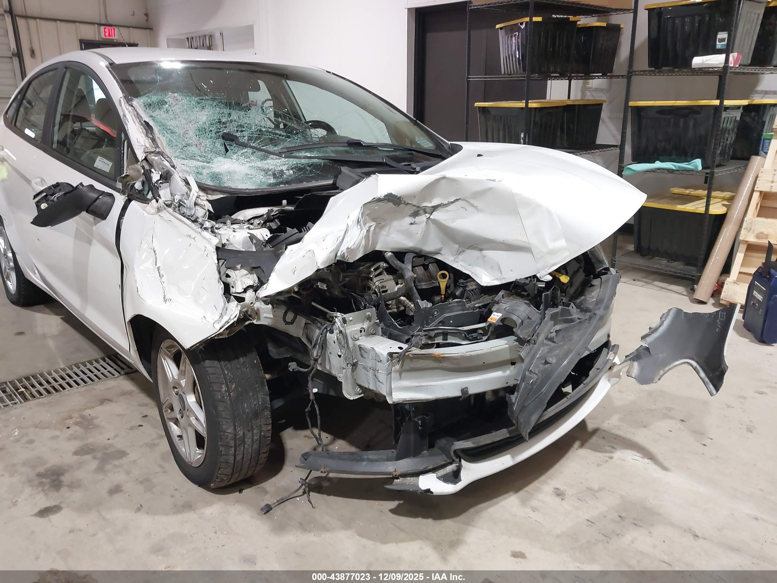 FORD FIESTA image 6